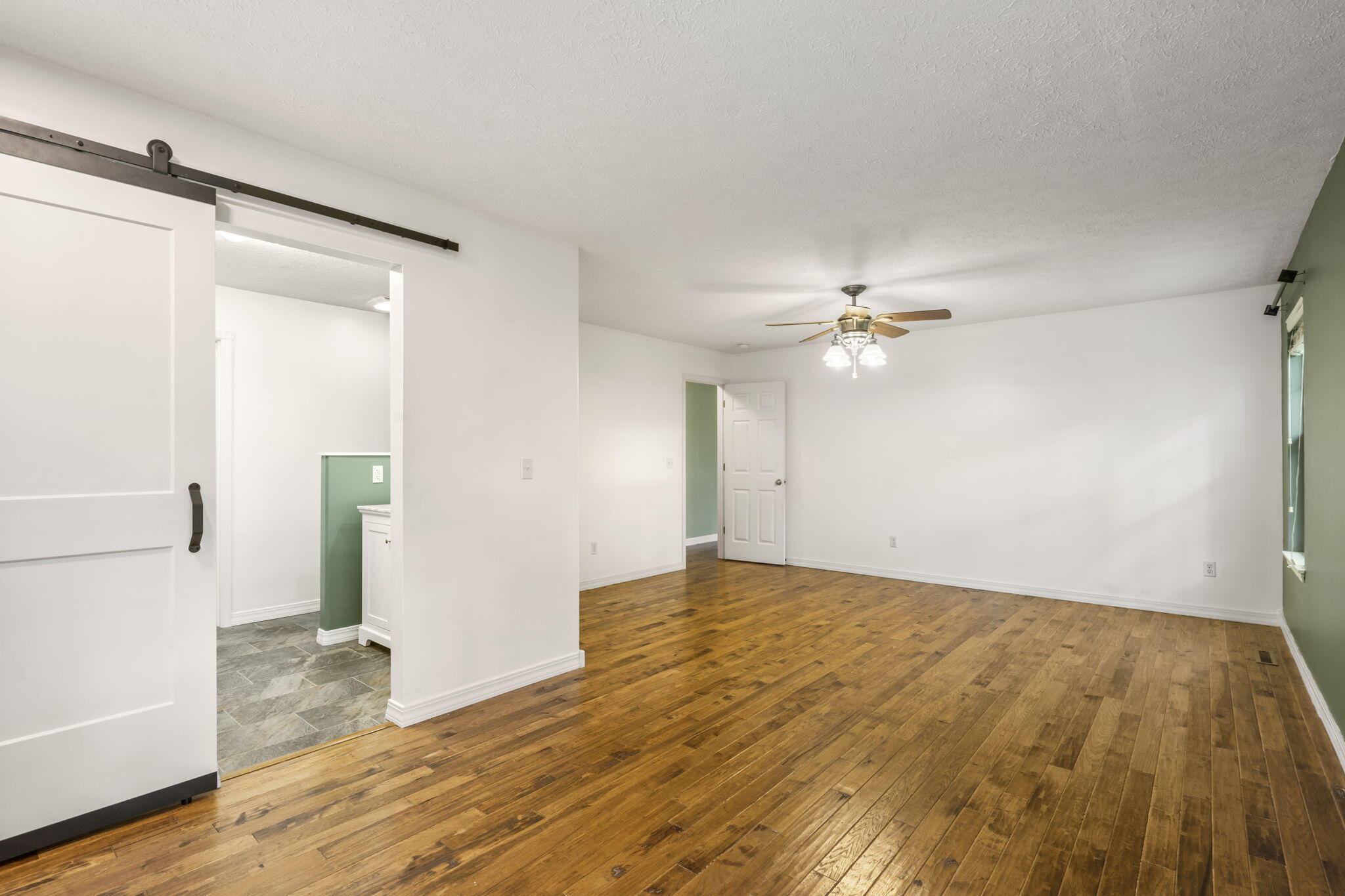 904 South 14th Avenue Property Photo 16