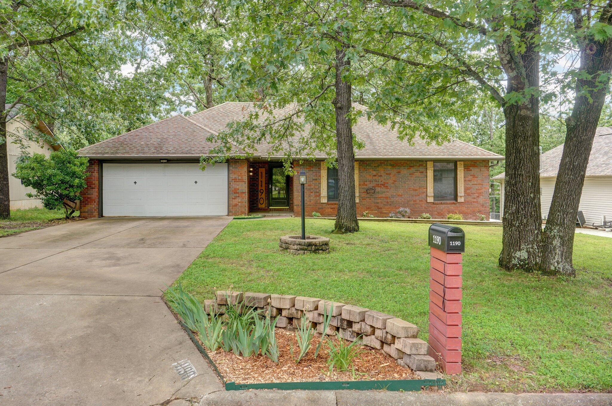 1190 West Bradley Street Property Photo 1