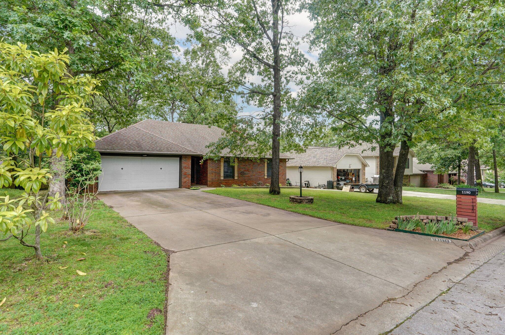1190 West Bradley Street Property Photo 2