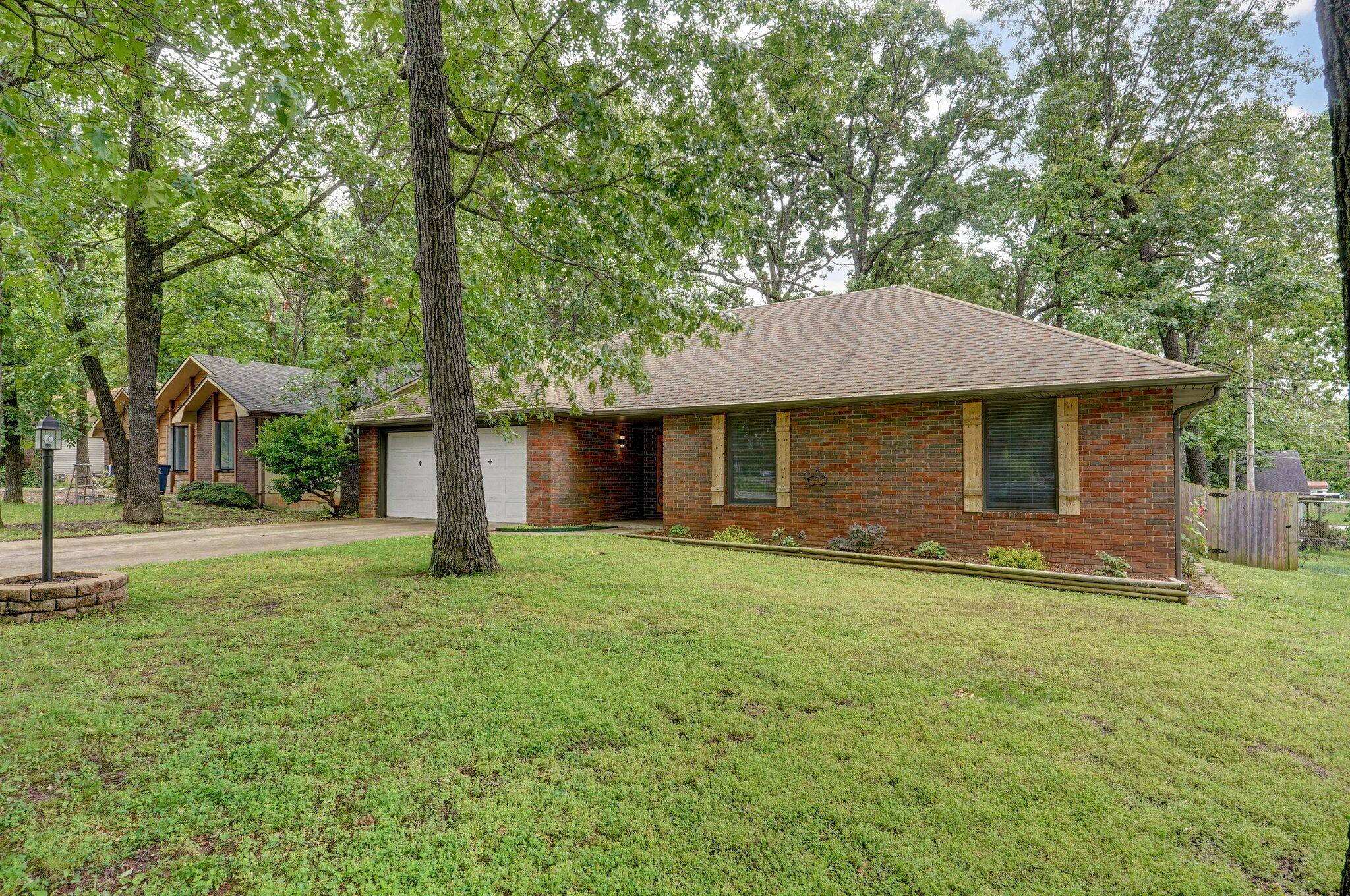 1190 West Bradley Street Property Photo 3