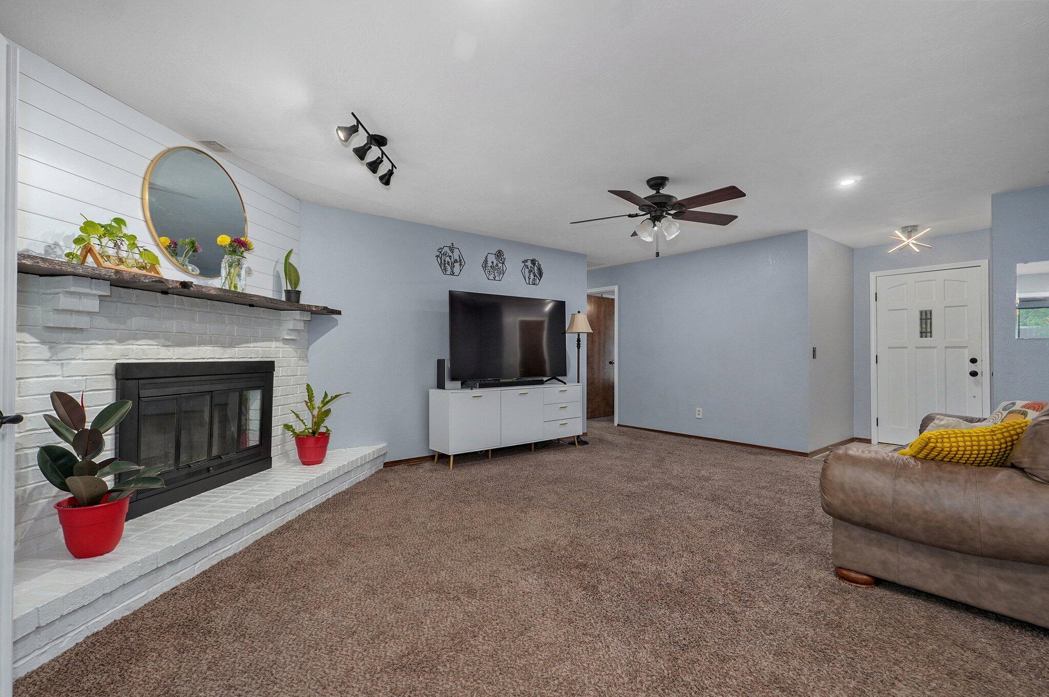 1190 West Bradley Street Property Photo 5