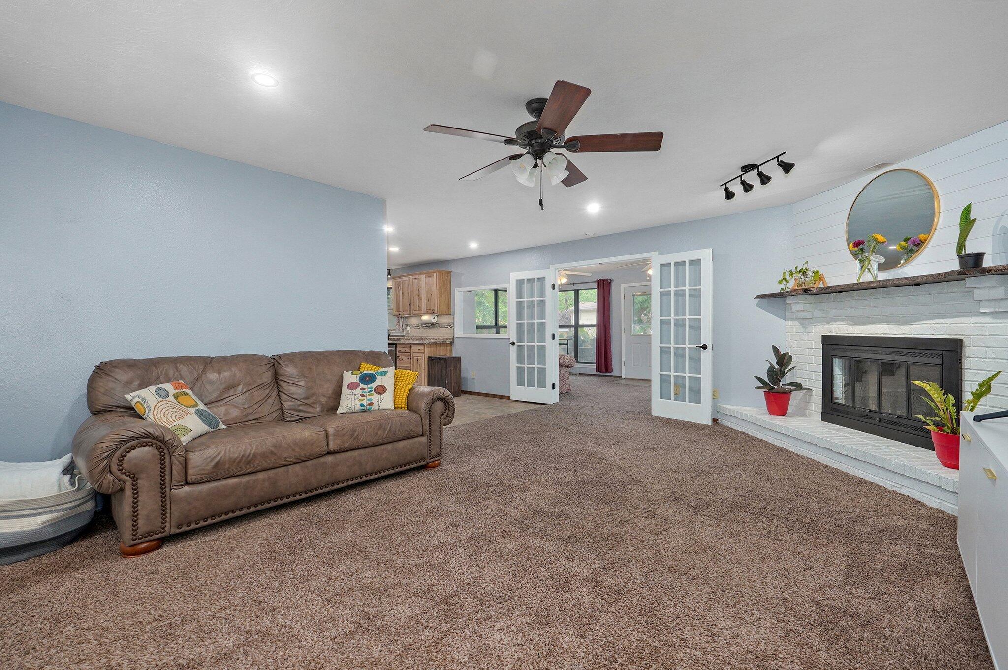 1190 West Bradley Street Property Photo 6