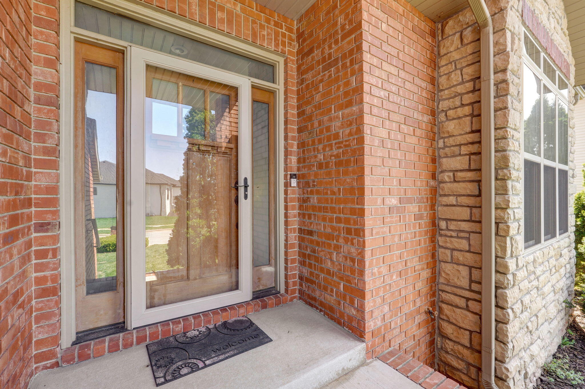 3684 Bridgewood Avenue North Property Photo 5
