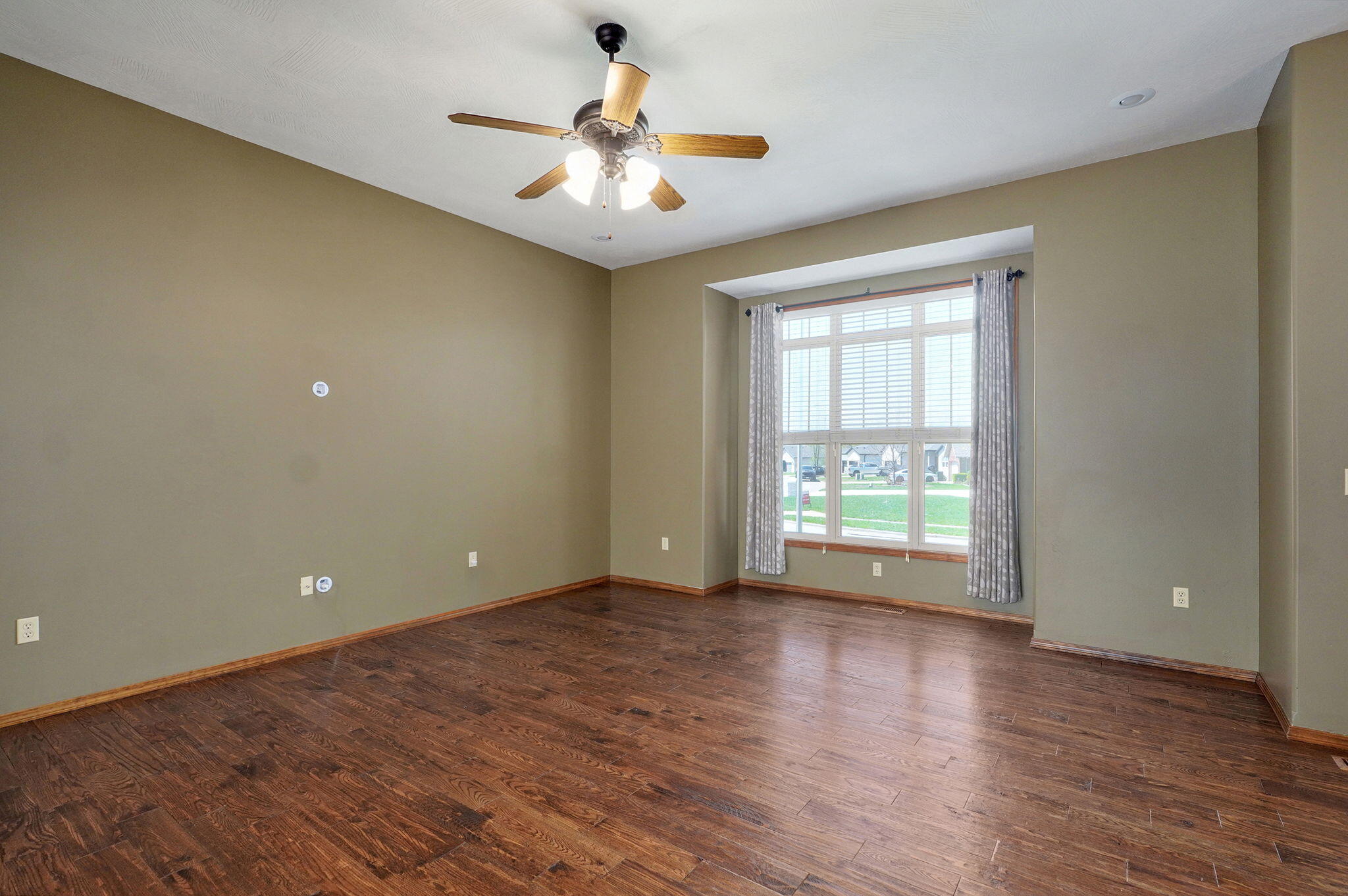 3684 Bridgewood Avenue North Property Photo 7