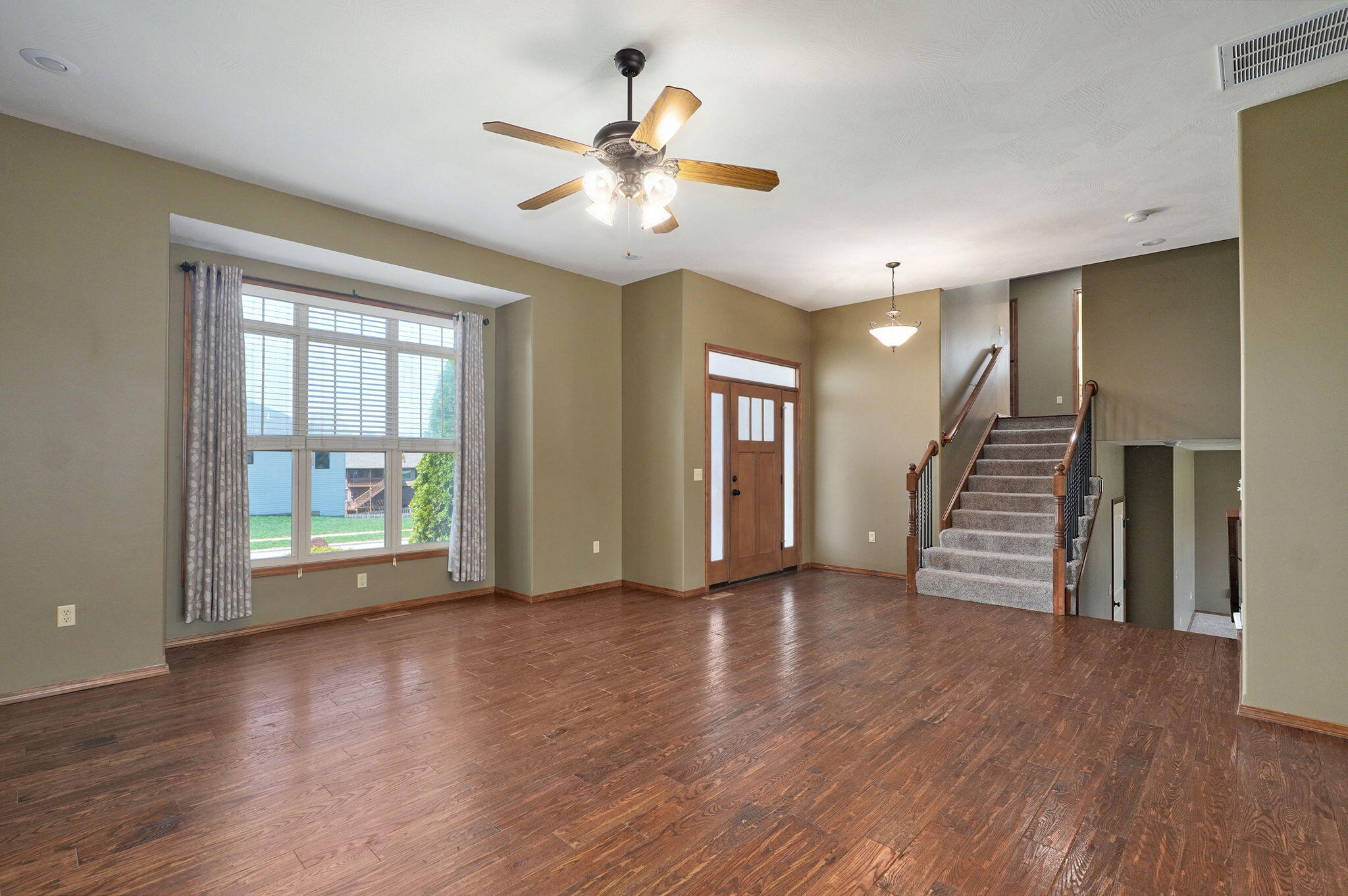 3684 Bridgewood Avenue North Property Photo 8