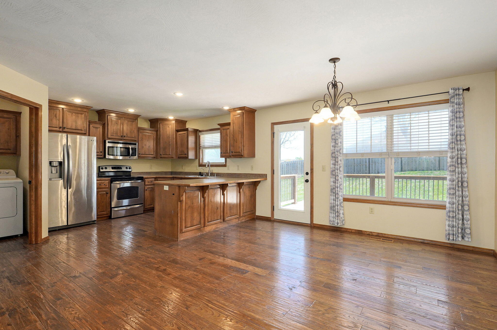 3684 Bridgewood Avenue North Property Photo 12