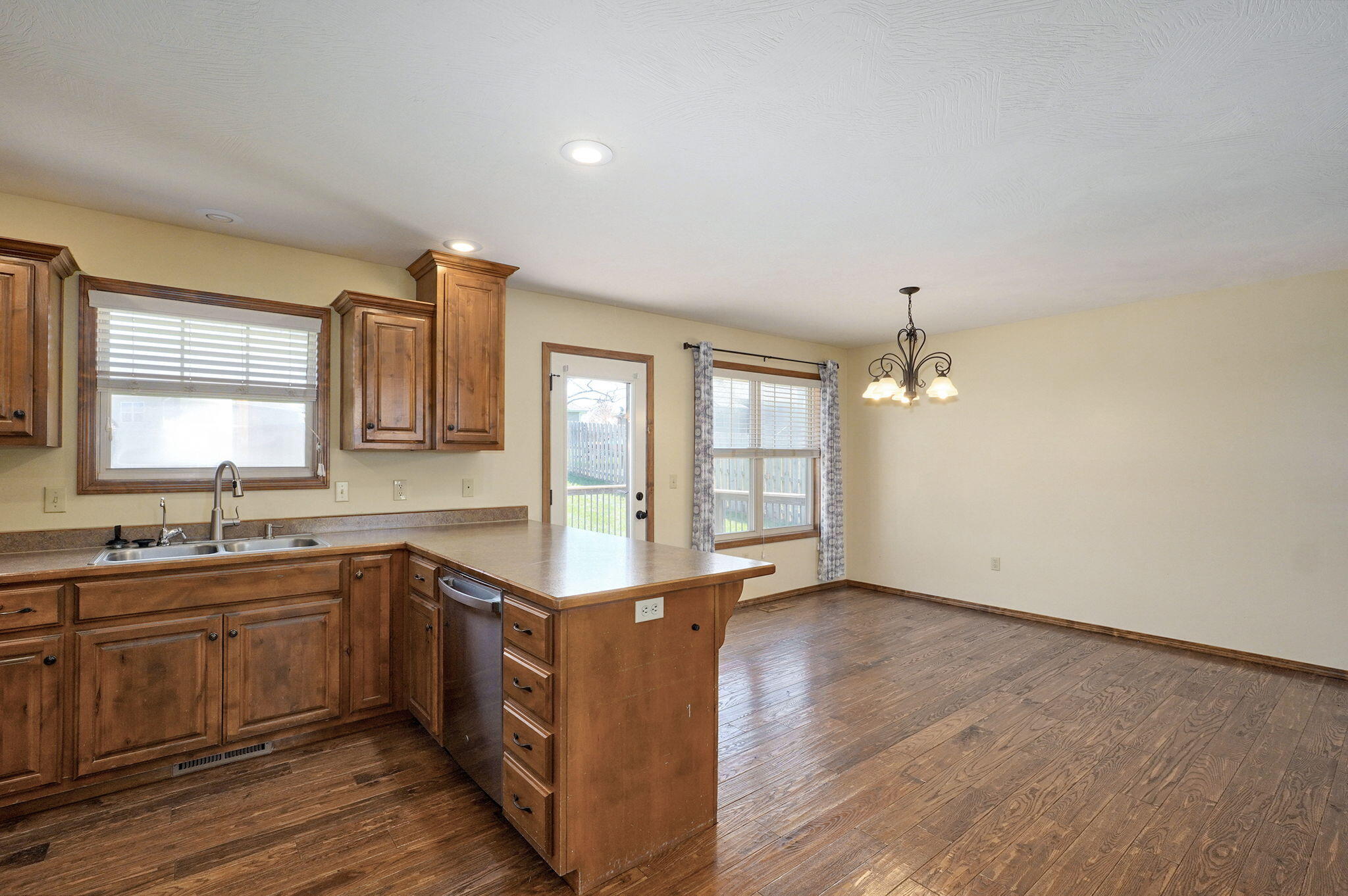 3684 Bridgewood Avenue North Property Photo 18