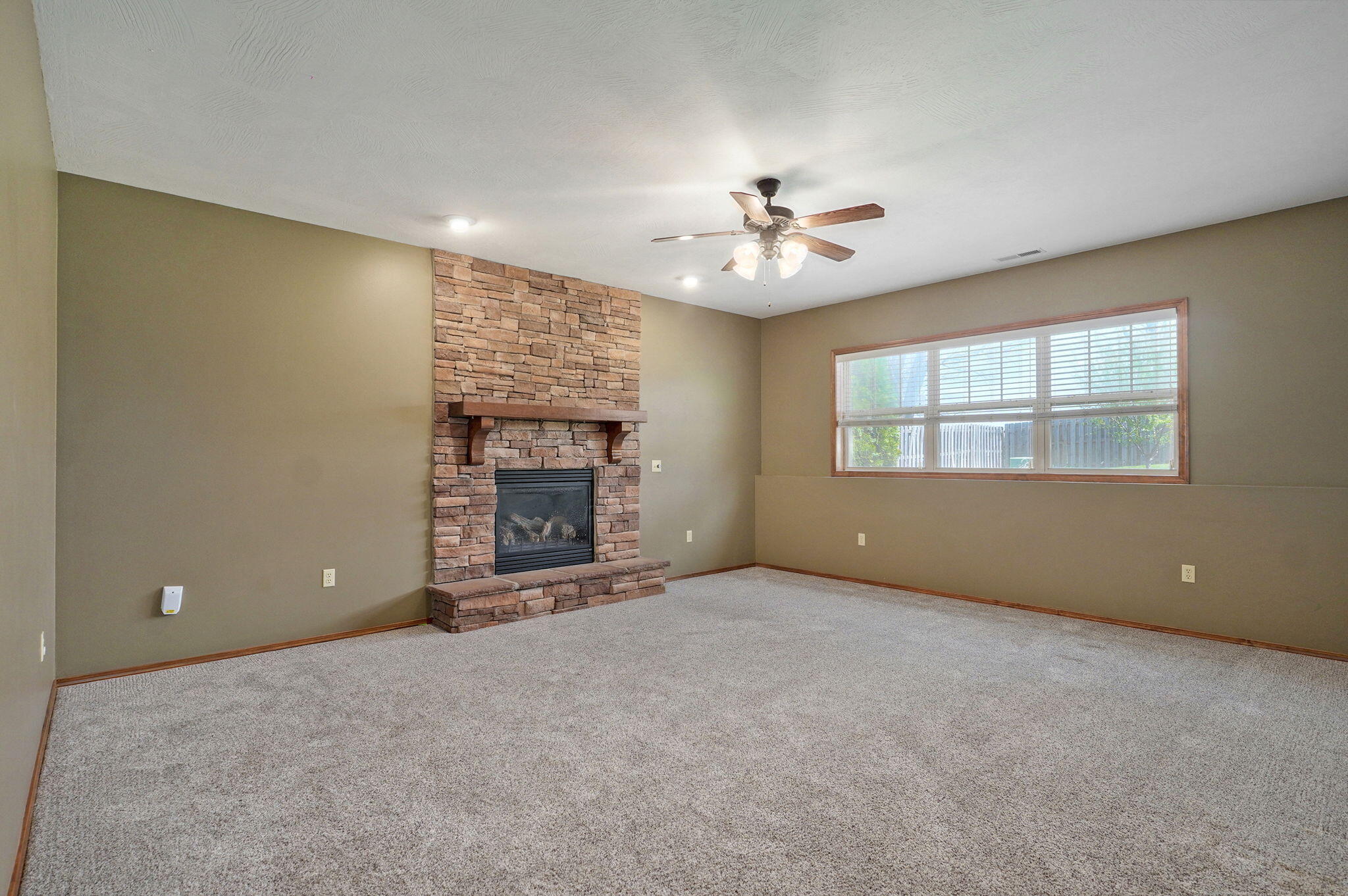 3684 Bridgewood Avenue North Property Photo 28