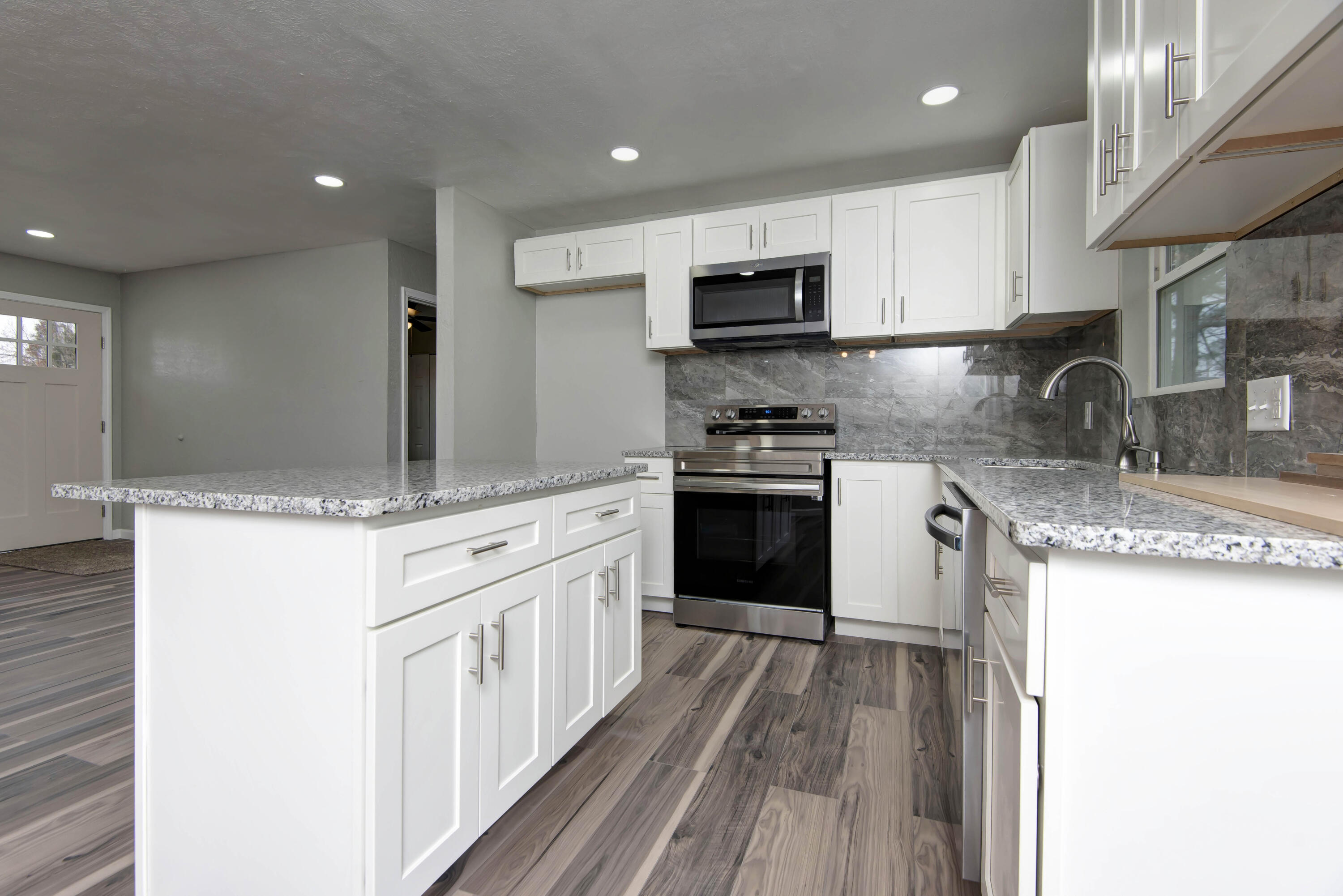 304 Rice Street Property Photo 5