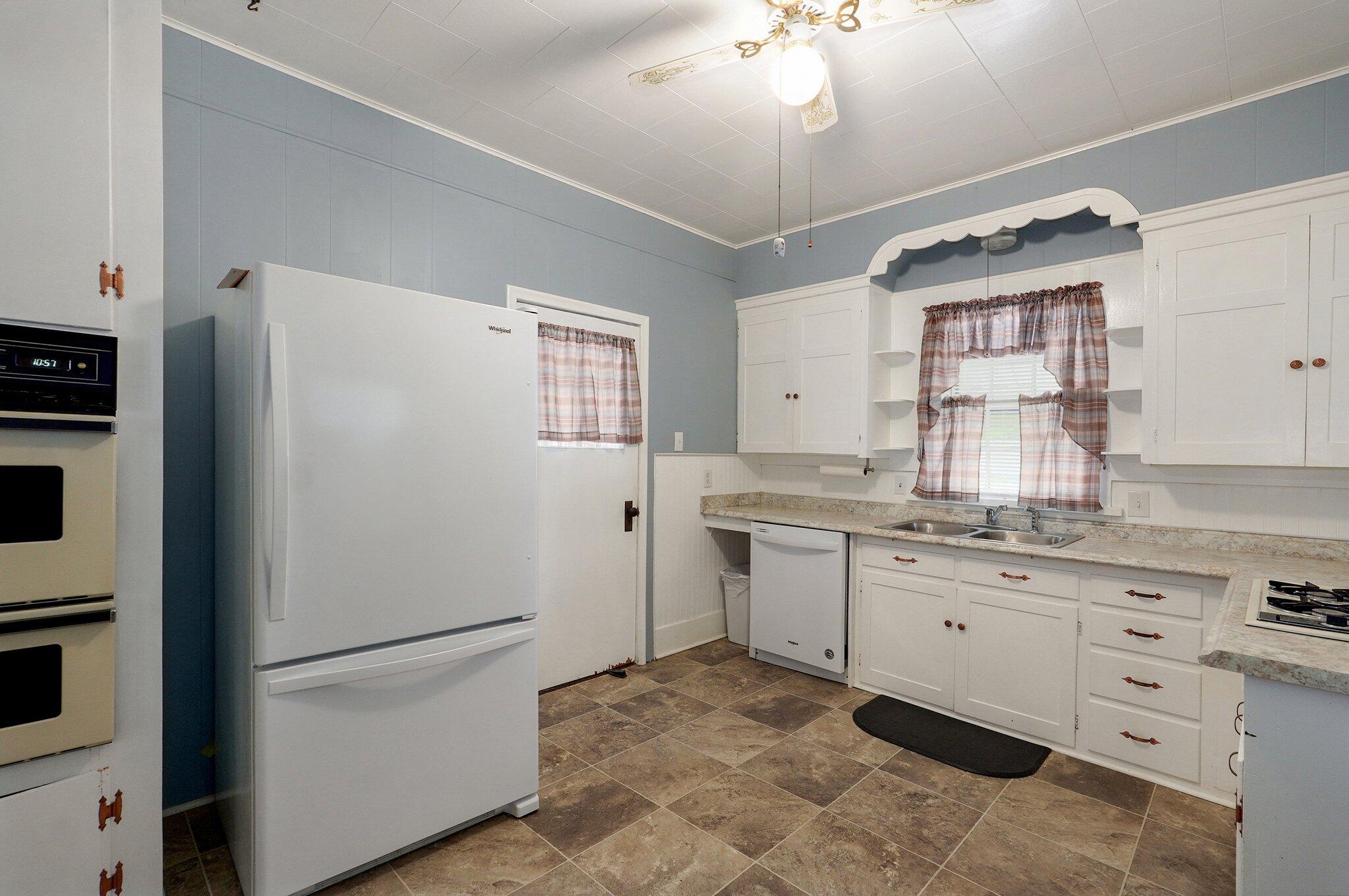 601 South Madison Avenue Property Photo 10