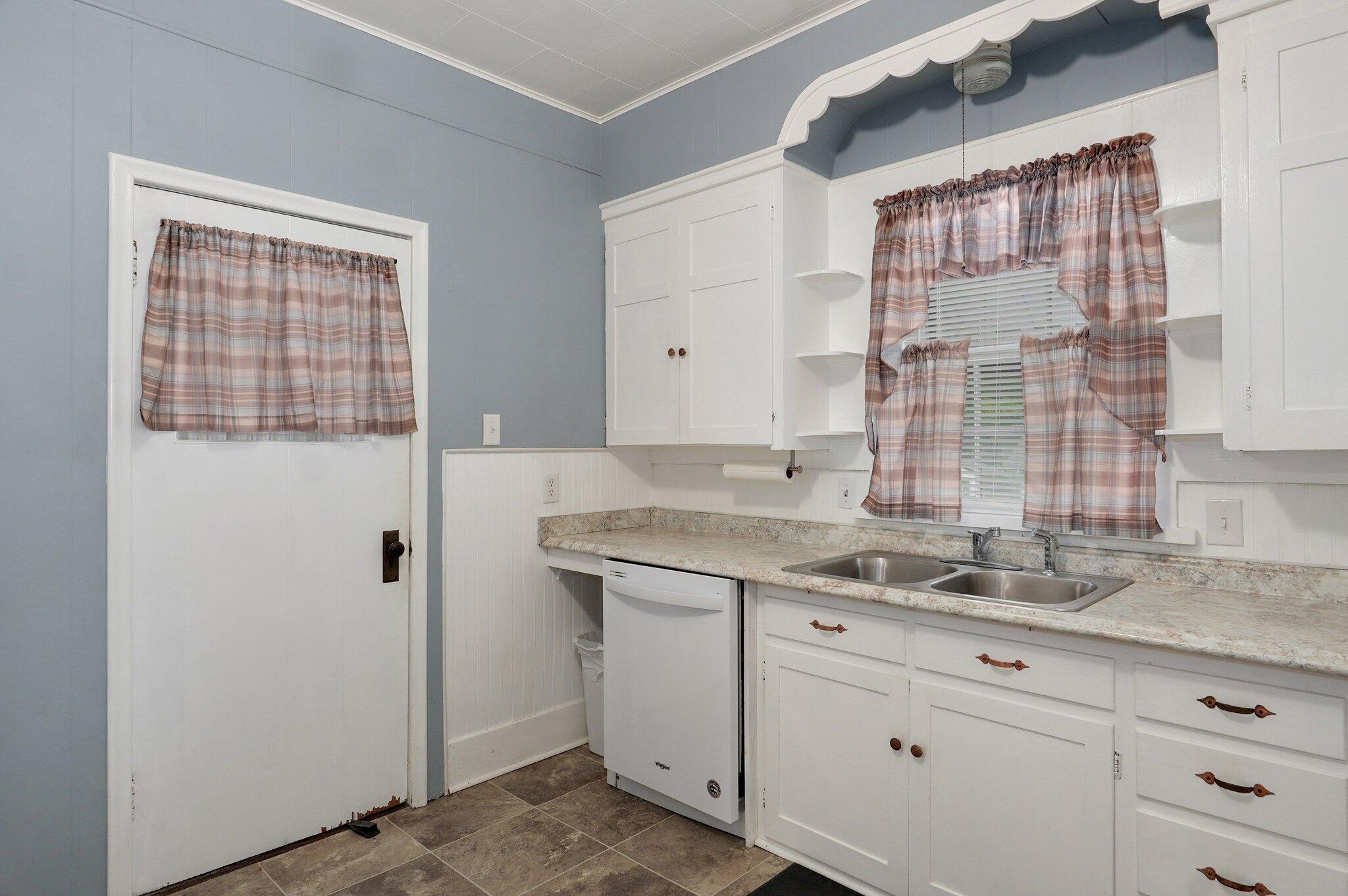 601 South Madison Avenue Property Photo 12