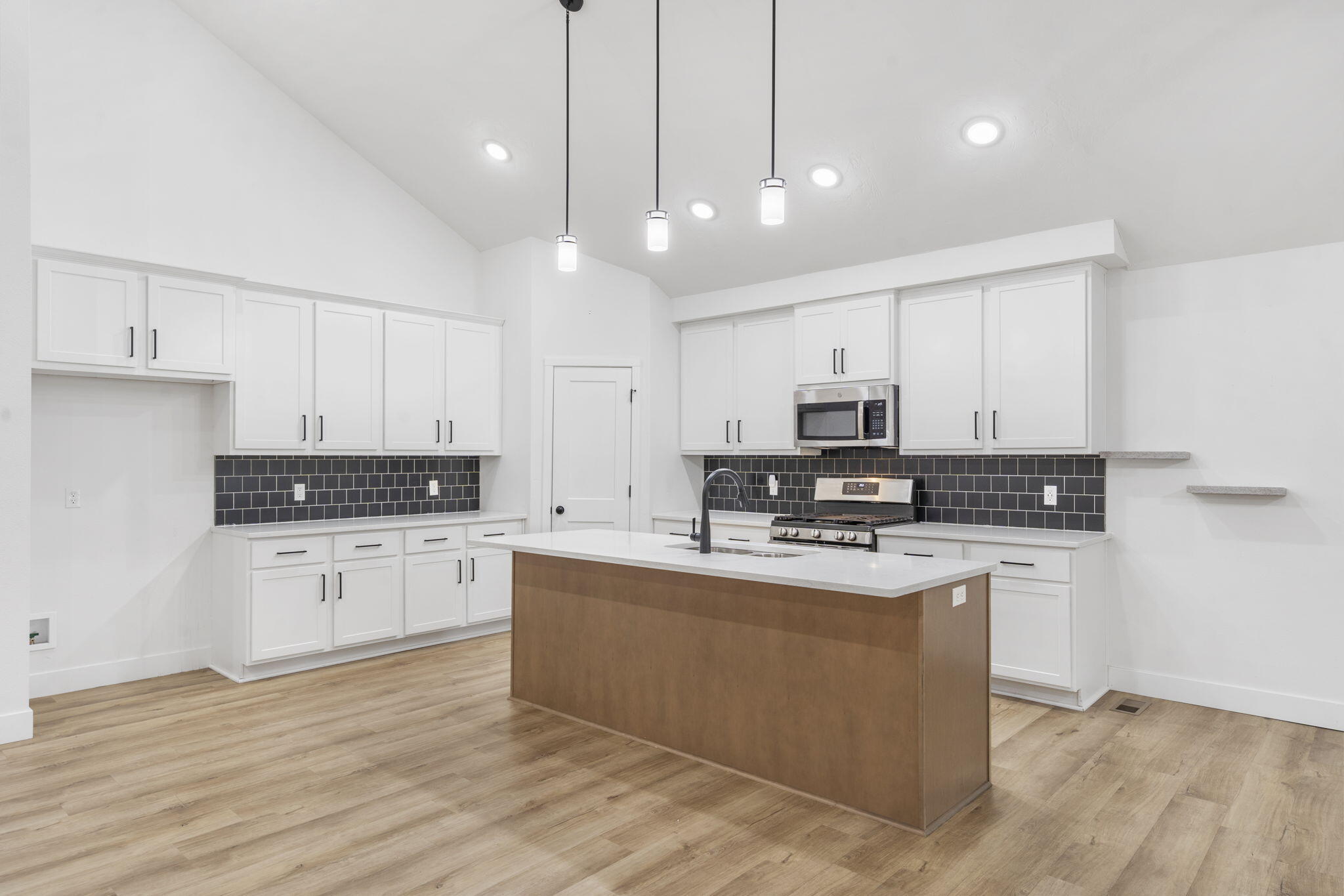 1257 West Gaslight Drive Property Photo 8