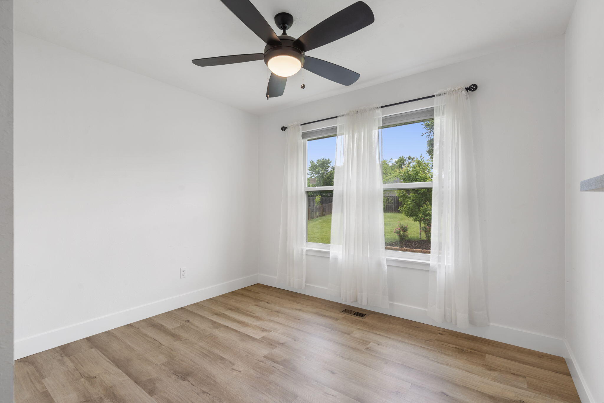 1257 West Gaslight Drive Property Photo 18