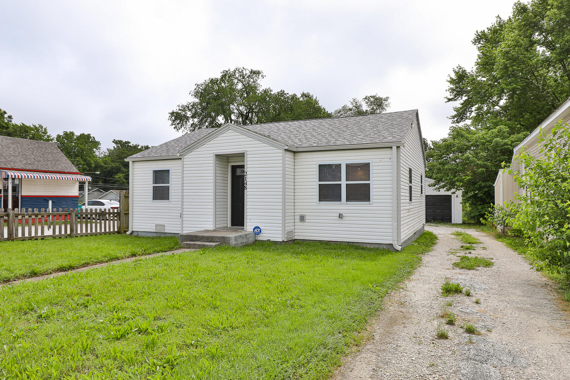 2148 North Grant Avenue Property Photo 2