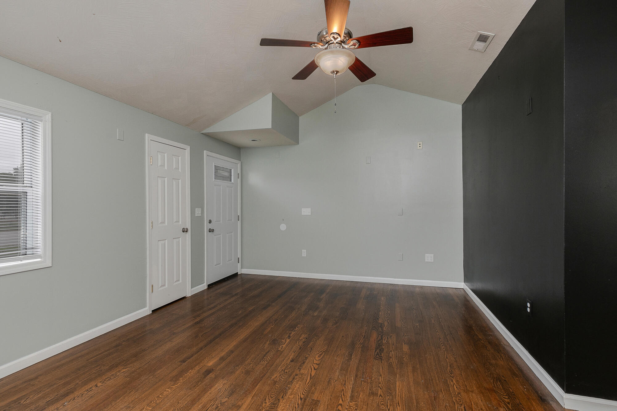 2148 North Grant Avenue Property Photo 5