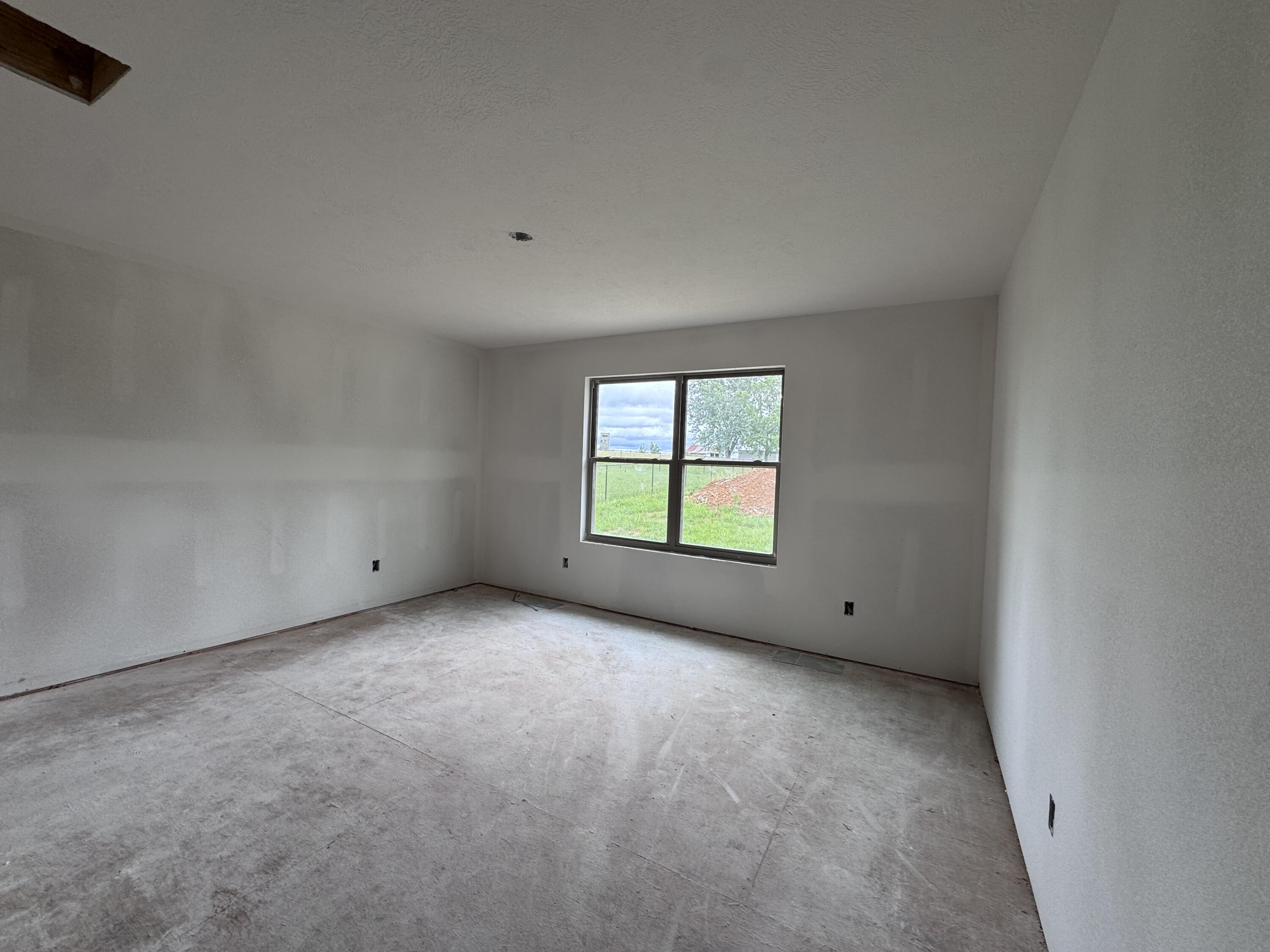 356 North Oak Avenue Property Photo 6