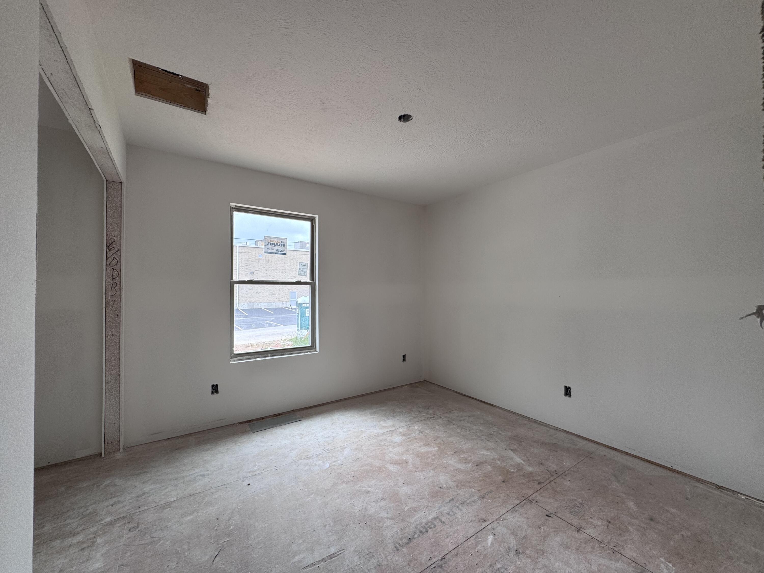 356 North Oak Avenue Property Photo 11