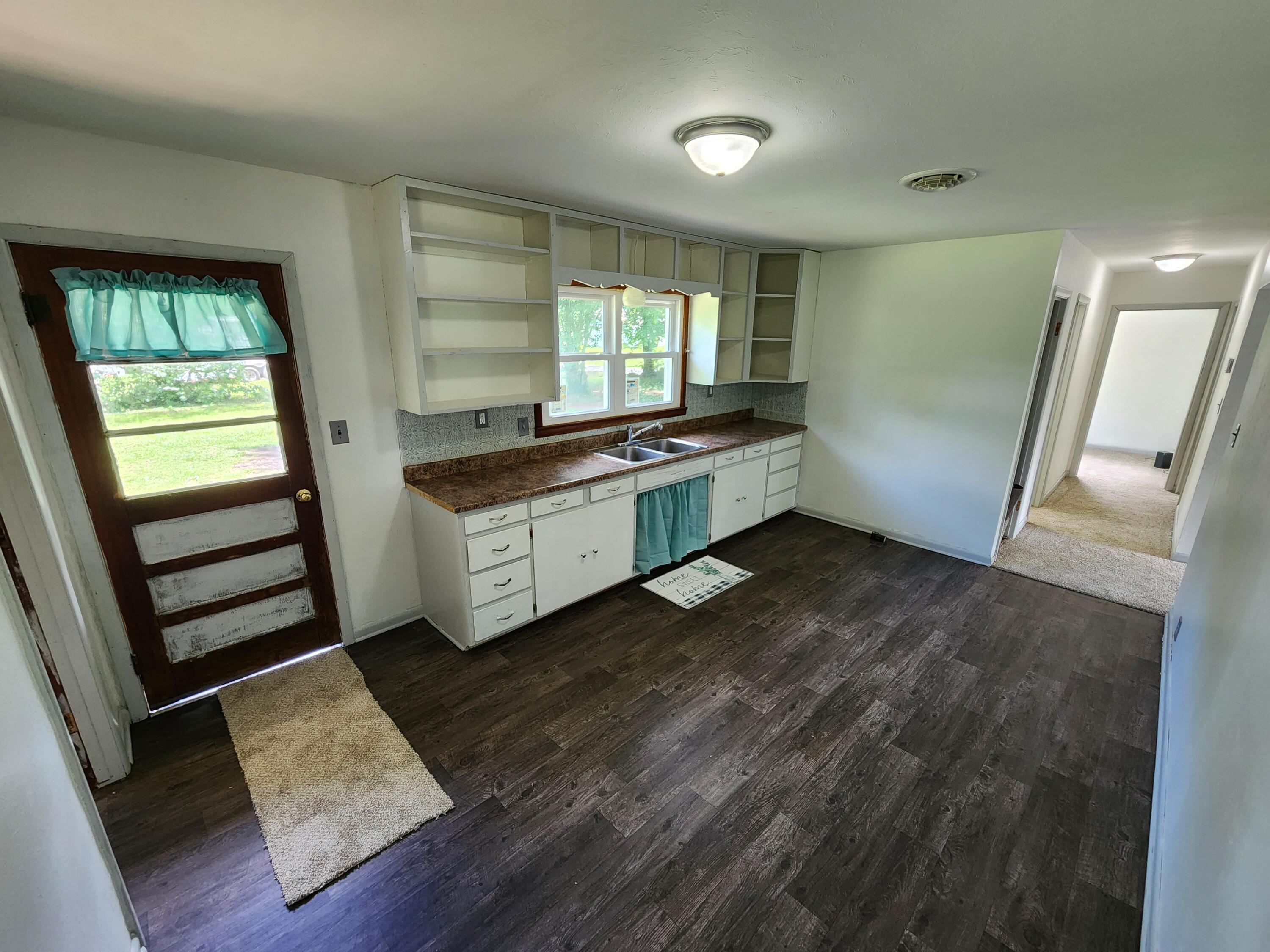 100 Sunset Heights Property Photo 9