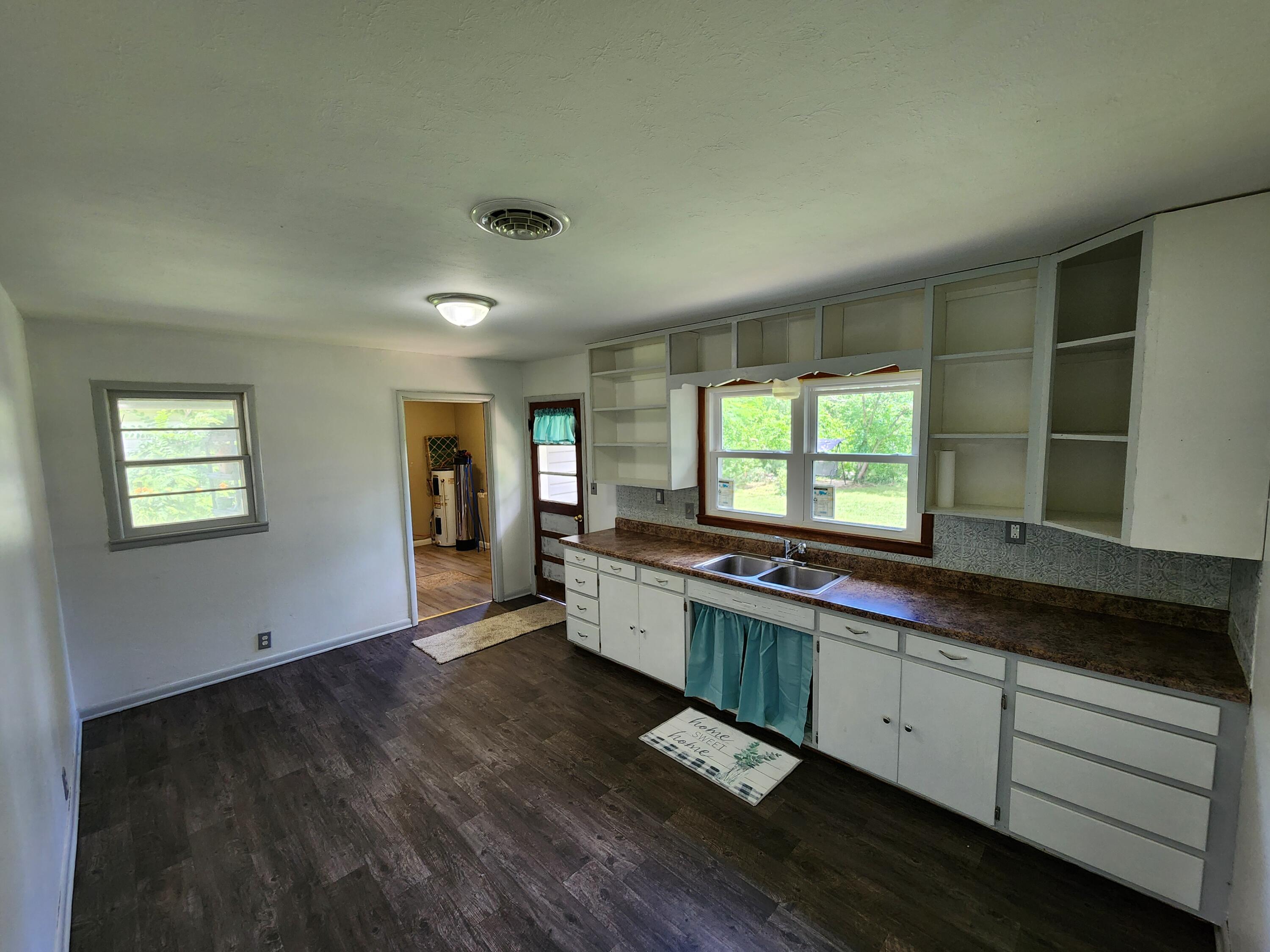 100 Sunset Heights Property Photo 10