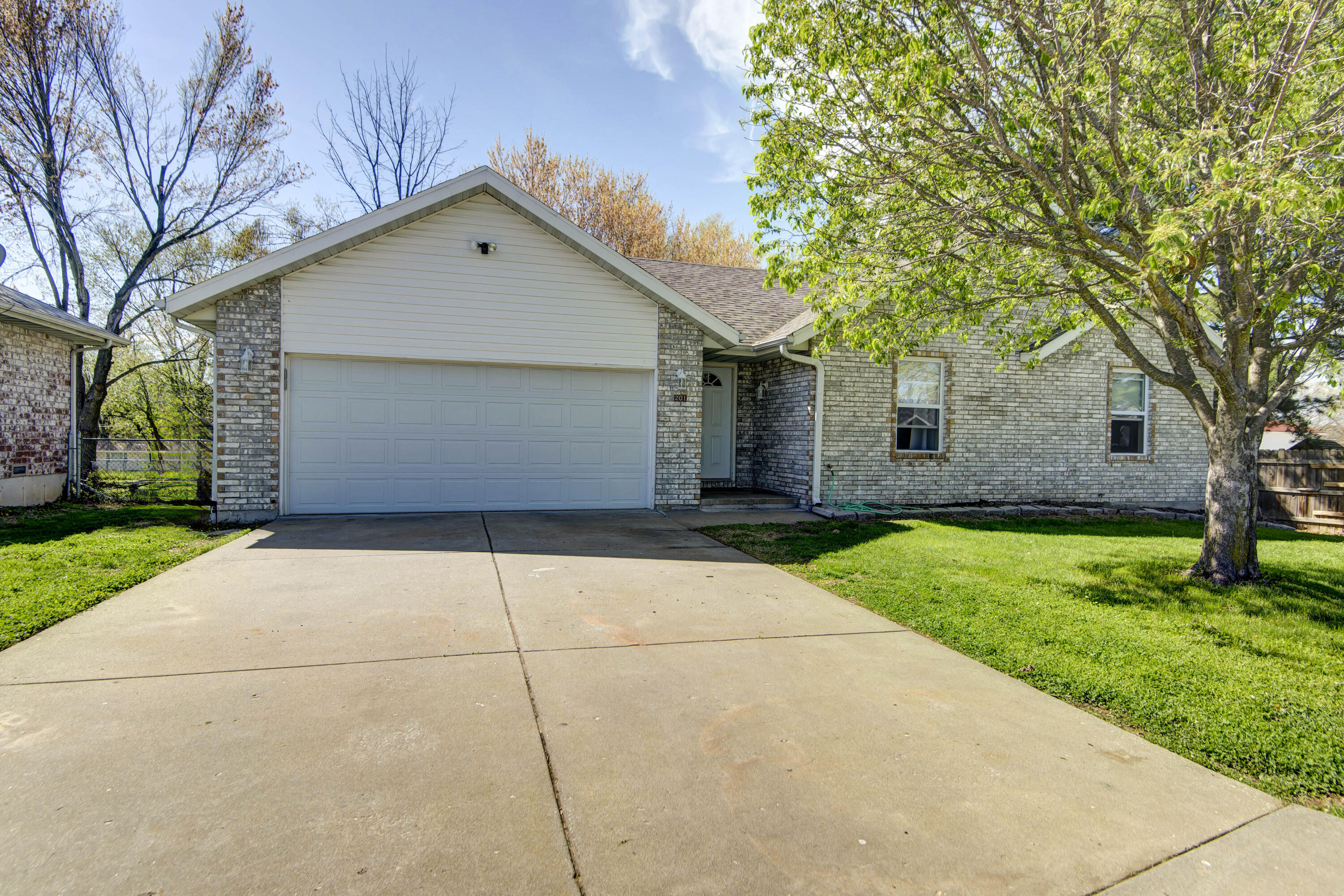 201 South Poplar Court Property Photo 1