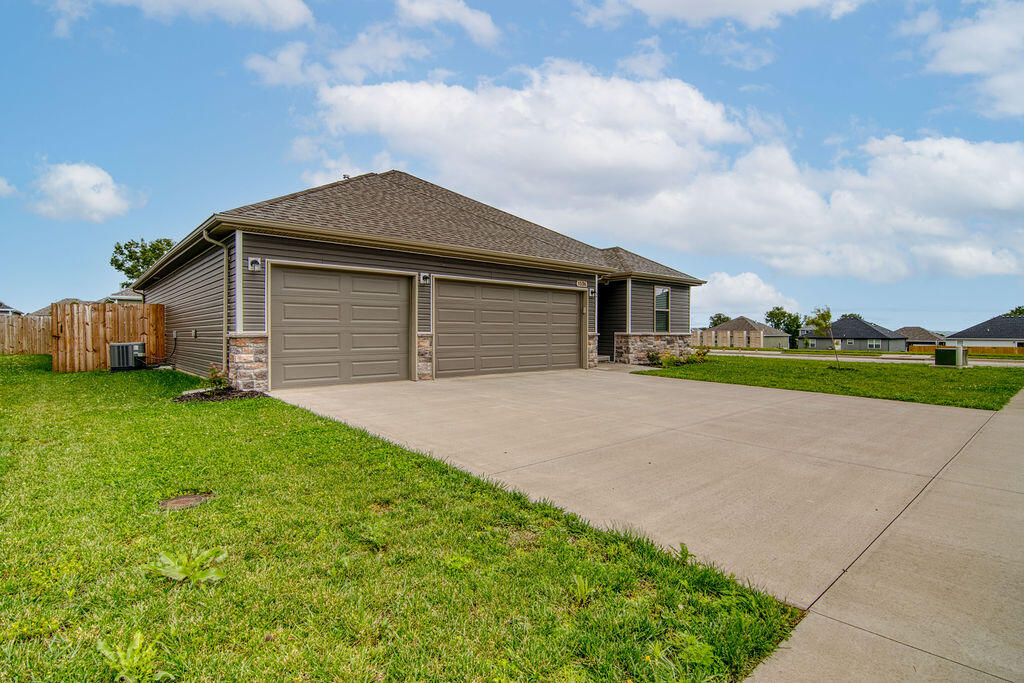 1536 South Whitaker Avenue Property Photo 2