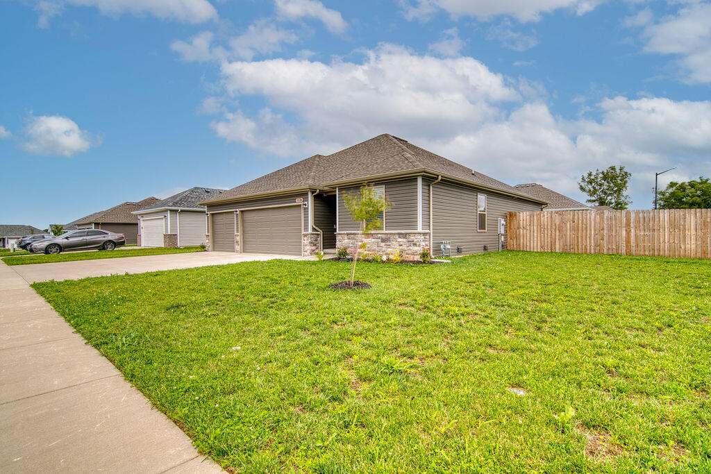 1536 South Whitaker Avenue Property Photo 3