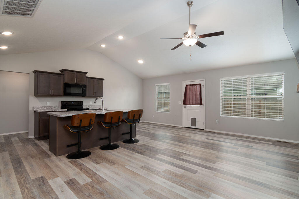 1536 South Whitaker Avenue Property Photo 11