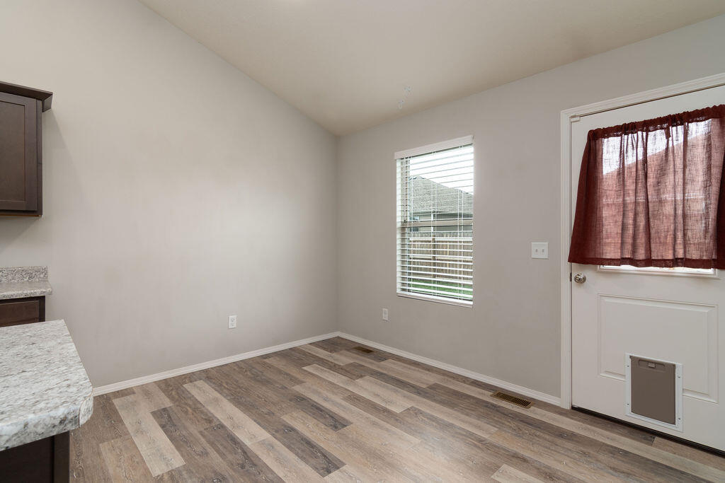 1536 South Whitaker Avenue Property Photo 14