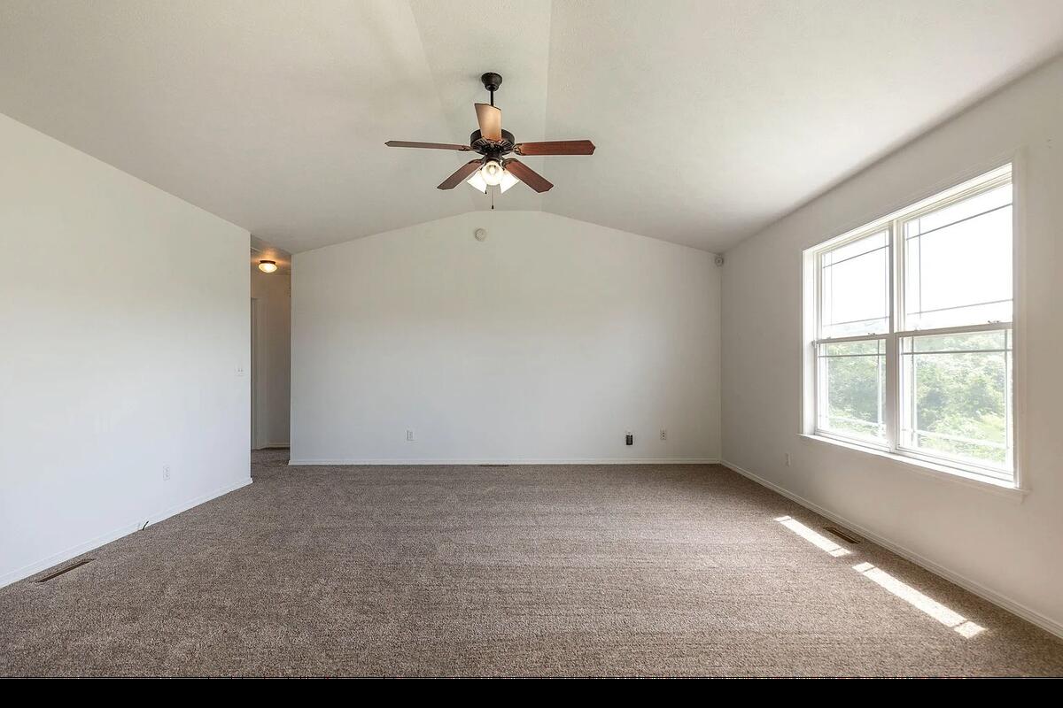 523 Amber Avenue Property Photo 2