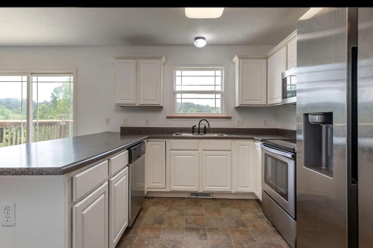 523 Amber Avenue Property Photo 5