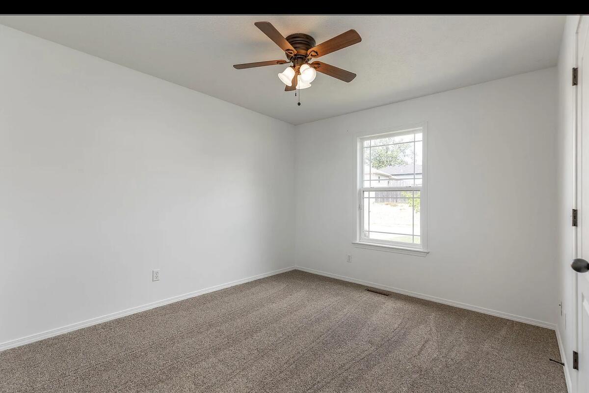 523 Amber Avenue Property Photo 8
