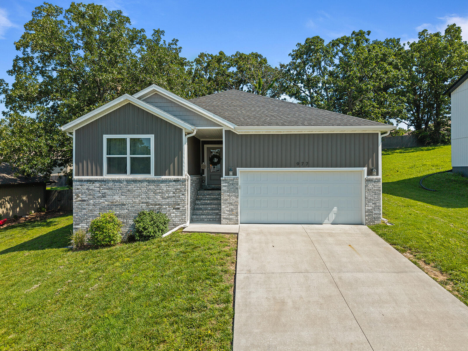 977 East Daisy Falls Drive Property Photo 1