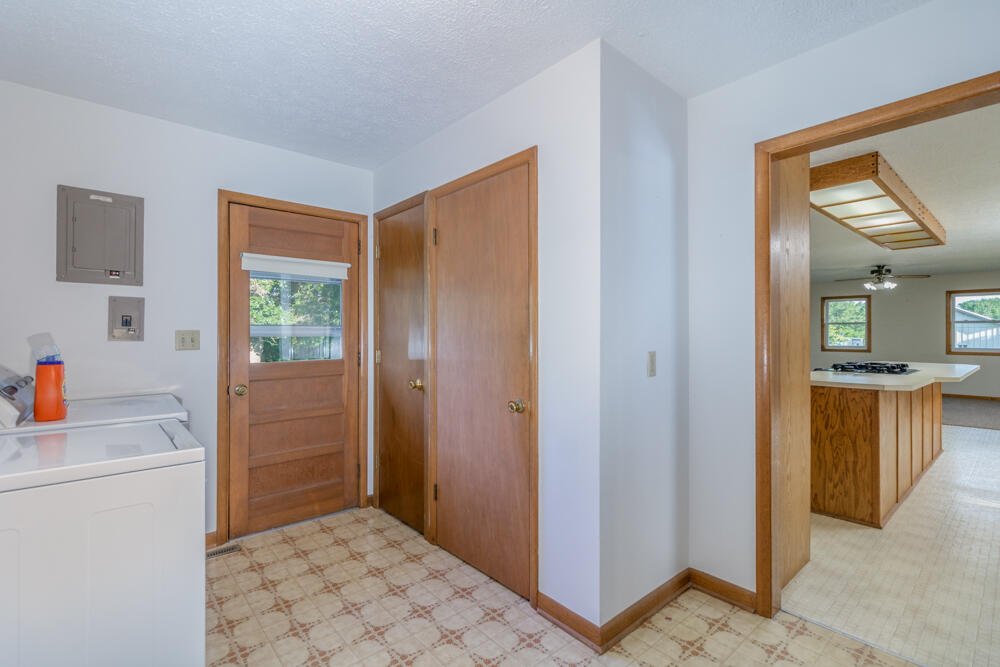 310 South Shiloh Avenue Property Photo 22