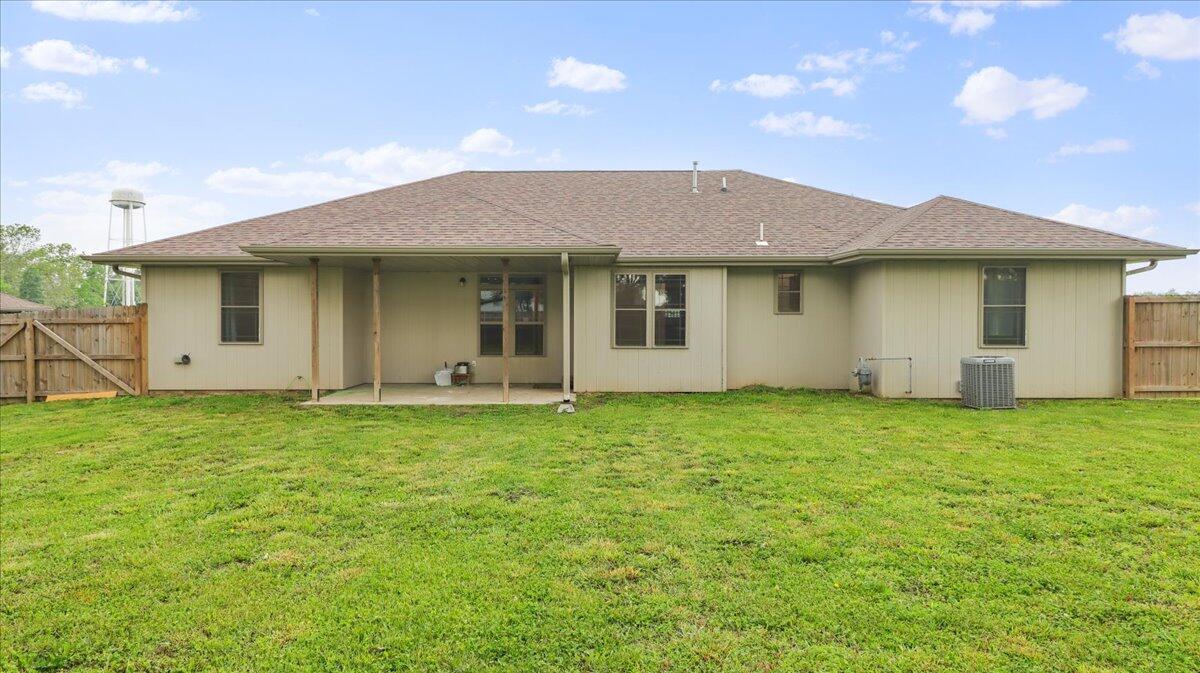2606 Country Drive Property Photo 4