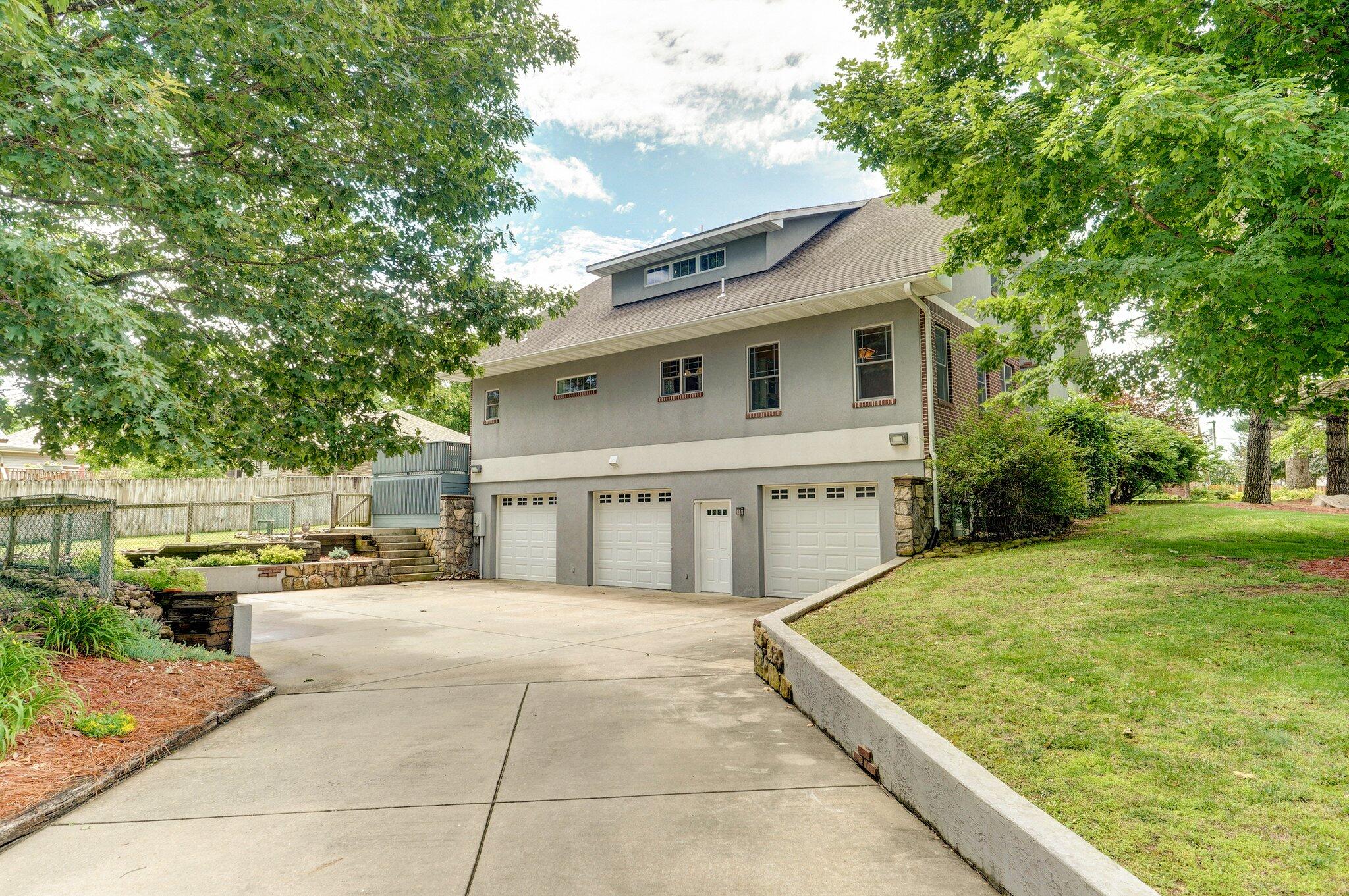 401 East Glendale Street Property Photo 61