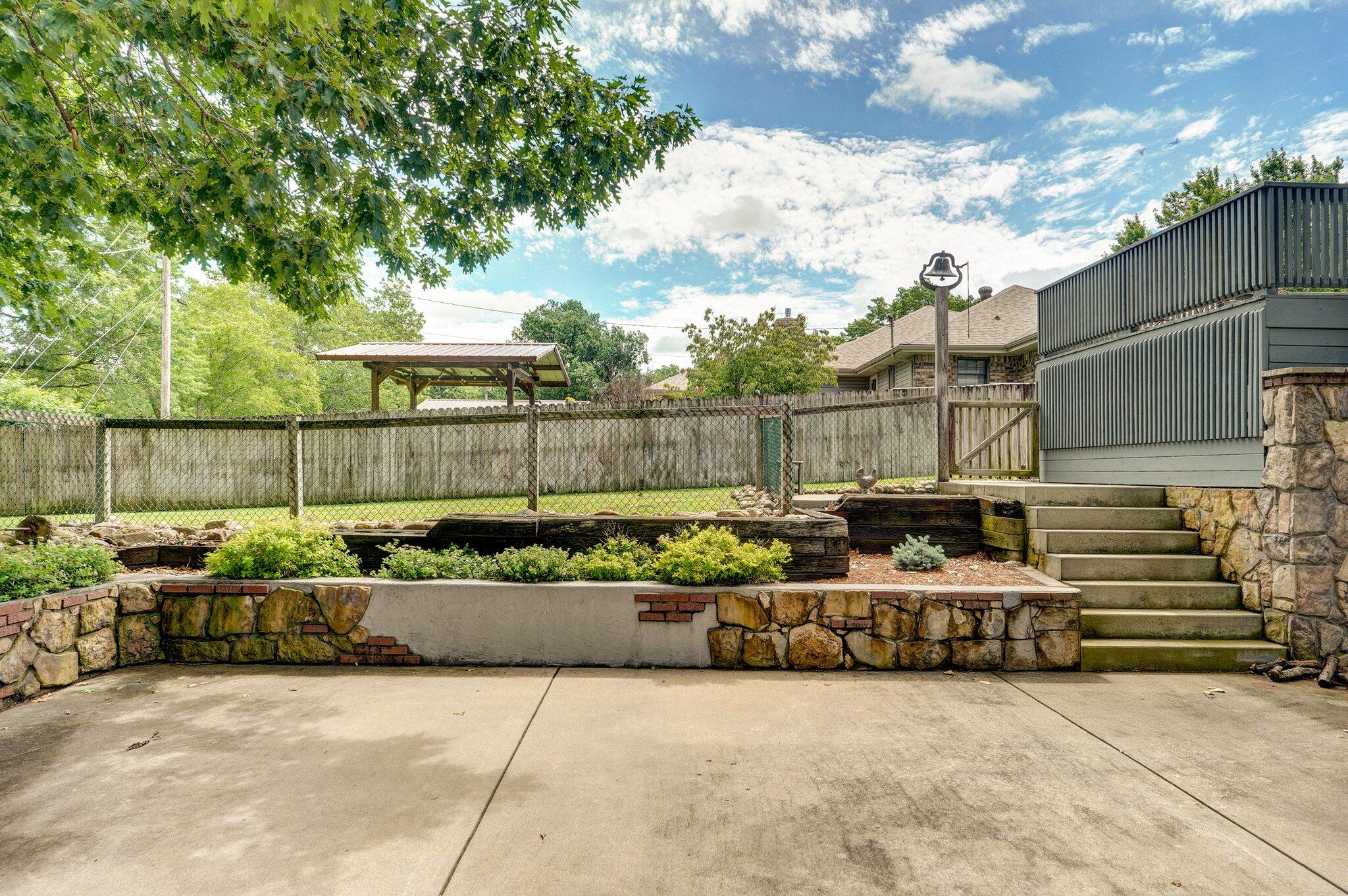 401 East Glendale Street Property Photo 63