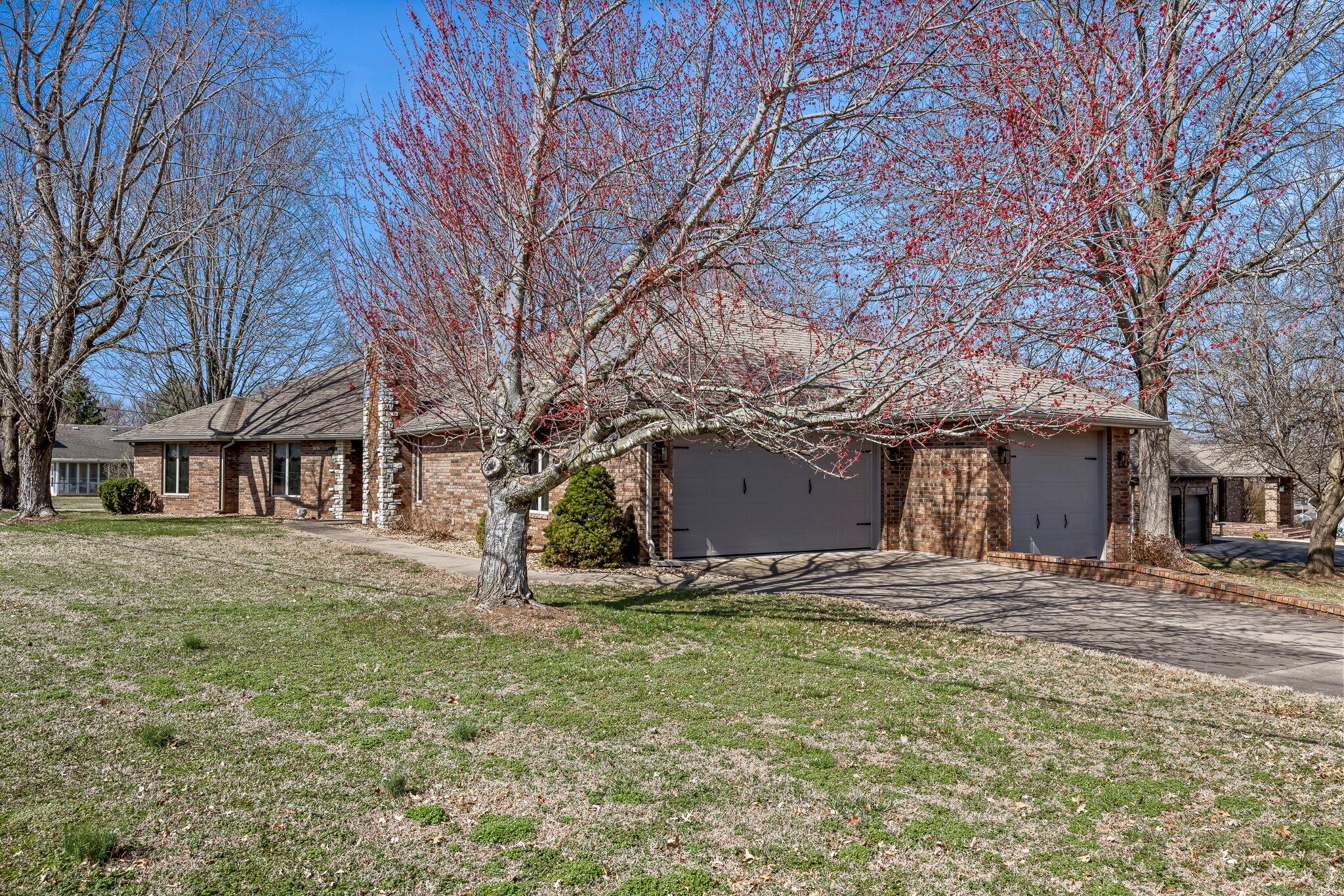3131 East Southern Hills Boulevard Property Photo 2