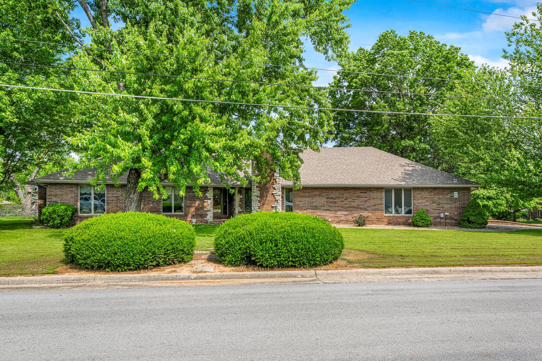 3131 East Southern Hills Boulevard Property Photo 3