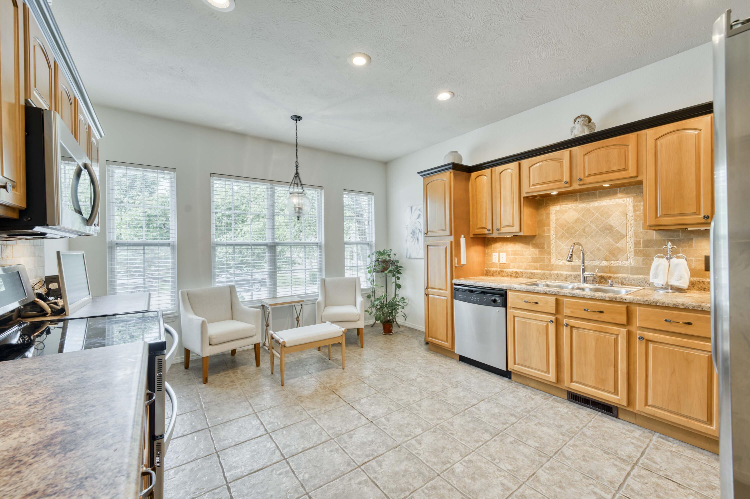 511 Thunderbird Drive Property Photo 11