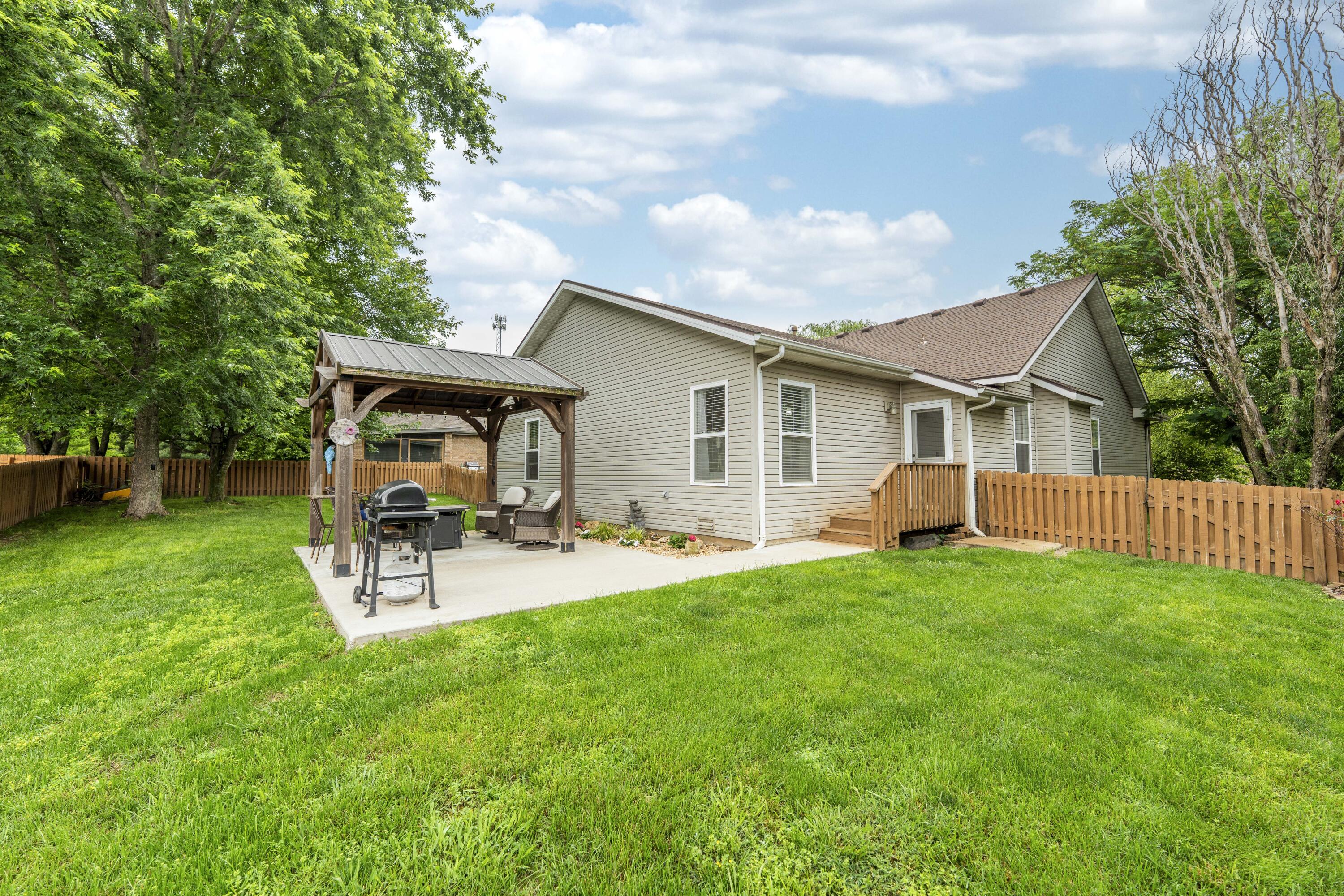 511 Thunderbird Drive Property Photo 32