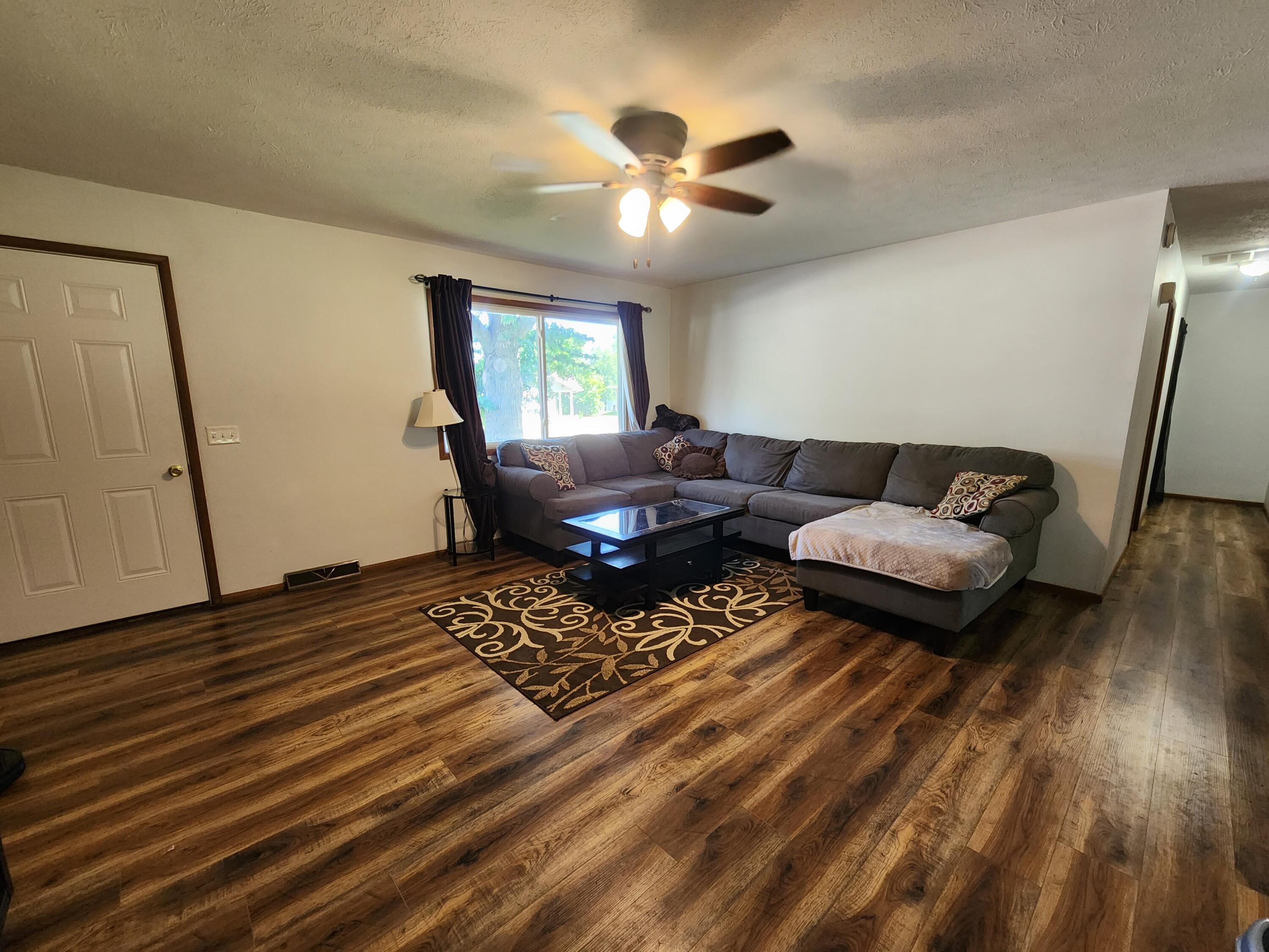 728 East Auburn Street Property Photo 2