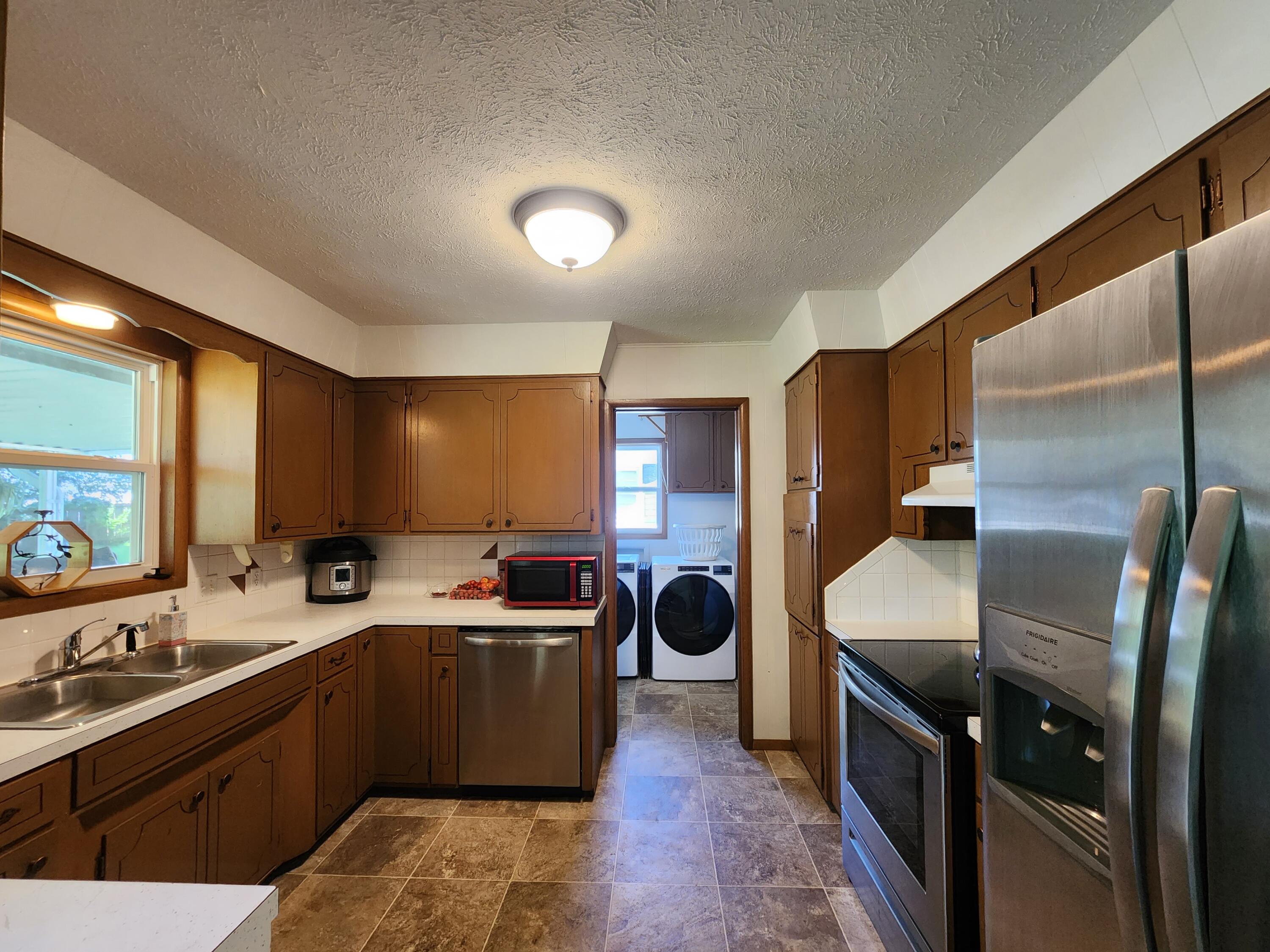728 East Auburn Street Property Photo 5