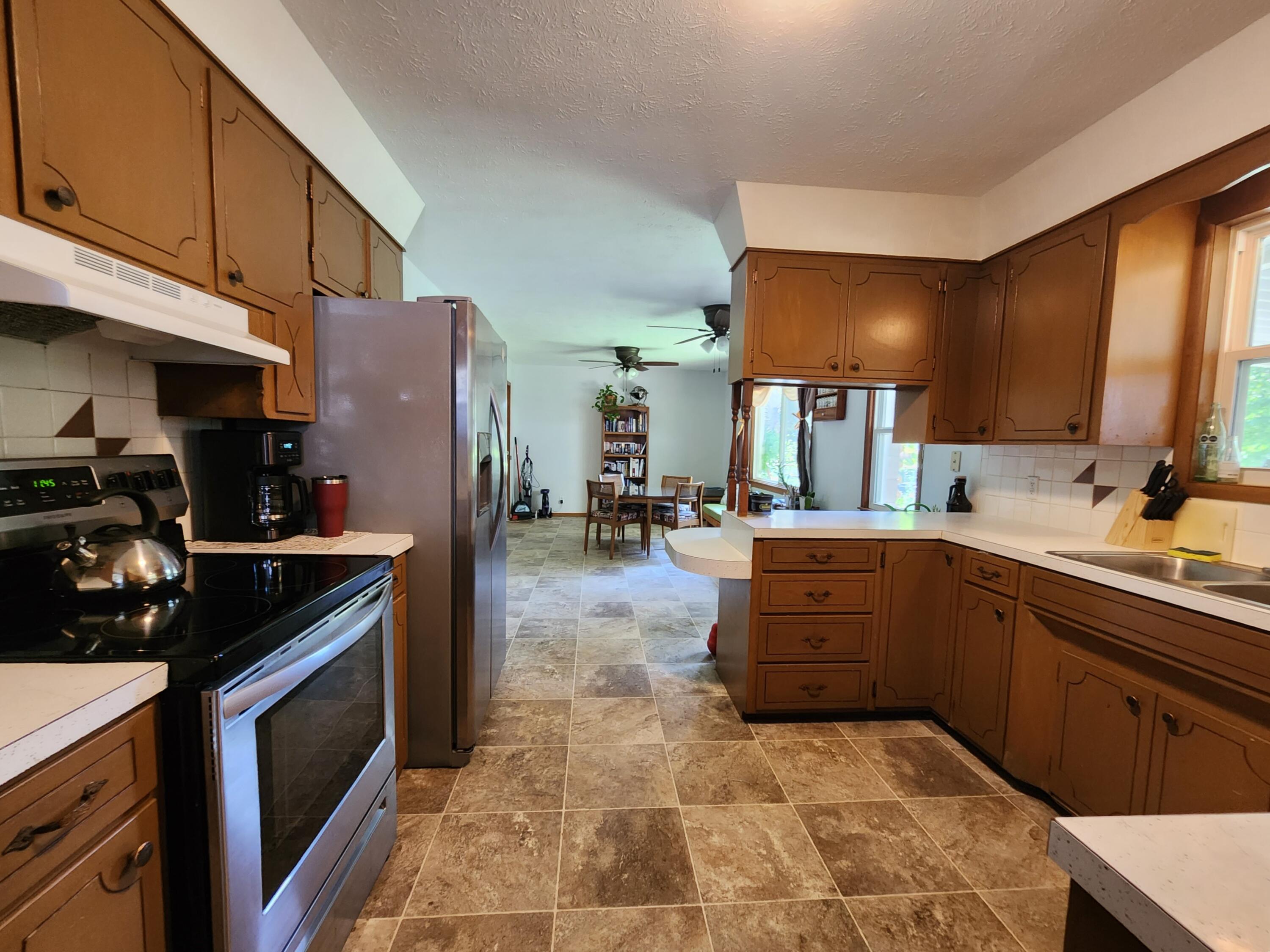 728 East Auburn Street Property Photo 6