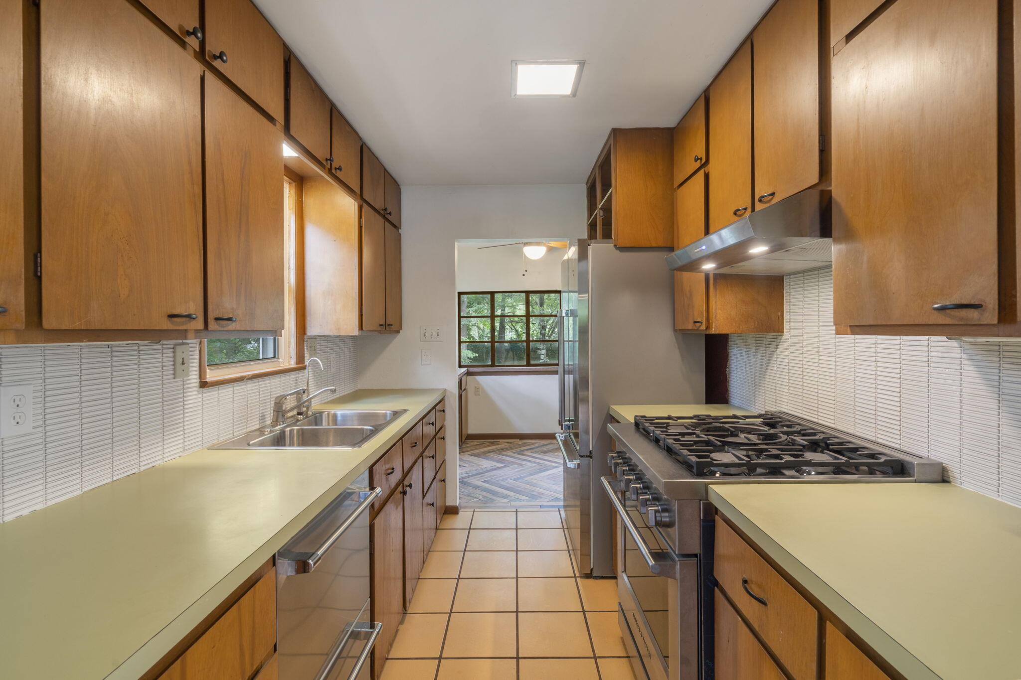 704 West Tracy Street Property Photo 11