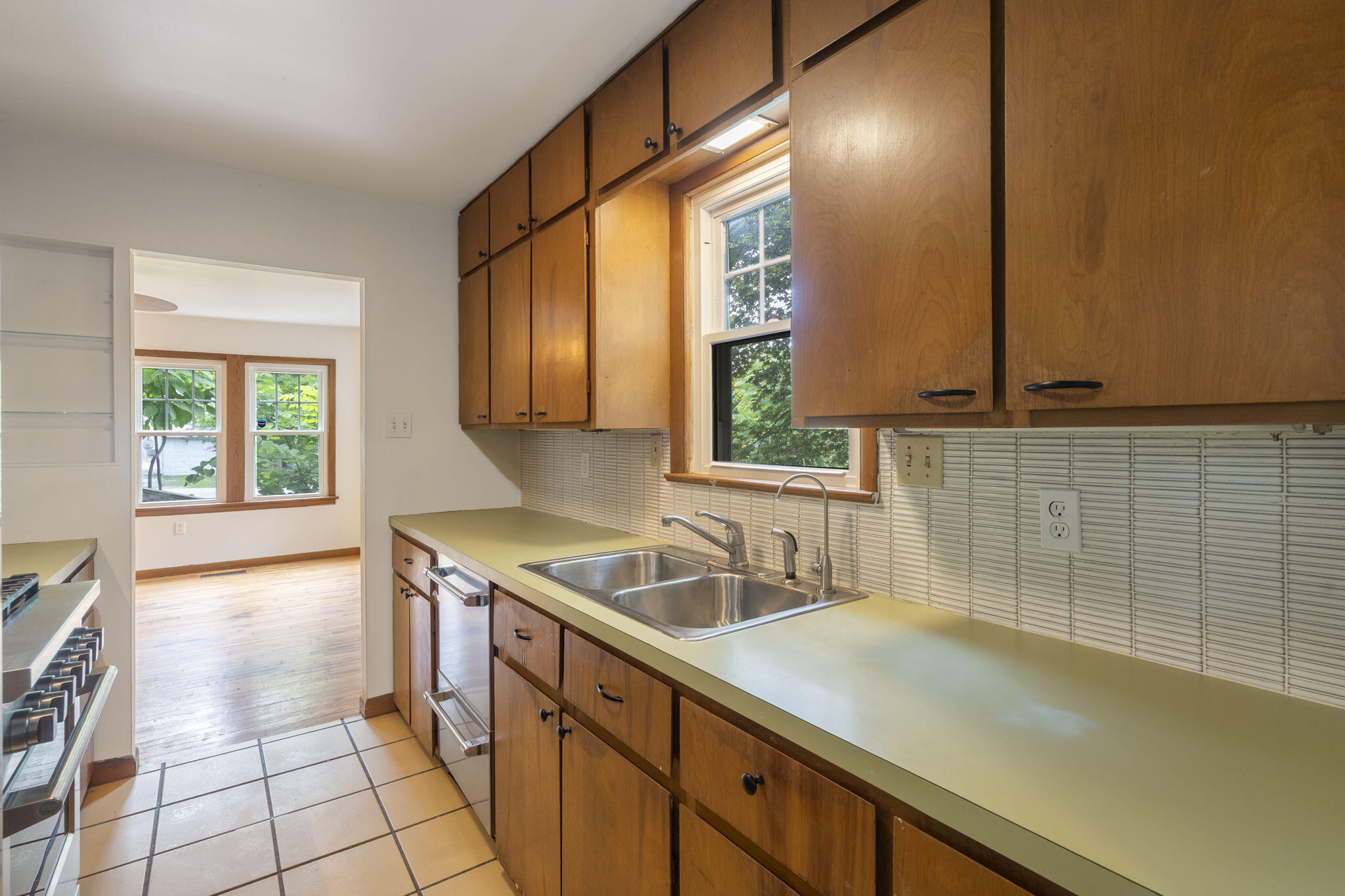 704 West Tracy Street Property Photo 12