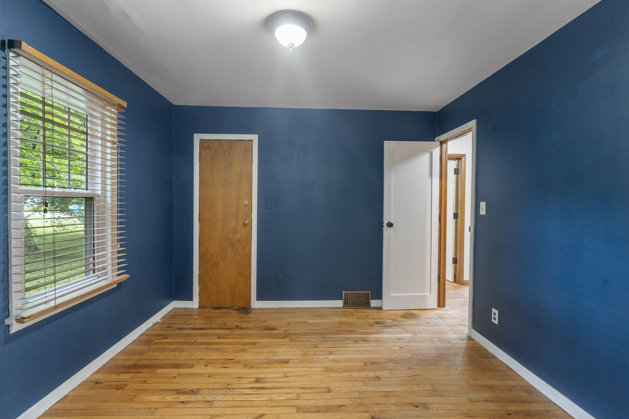 704 West Tracy Street Property Photo 16