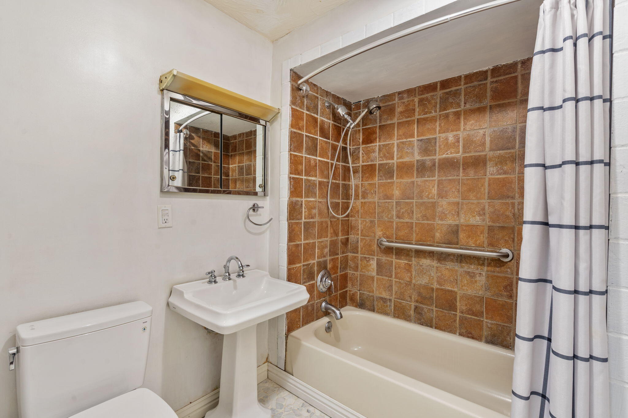 704 West Tracy Street Property Photo 17