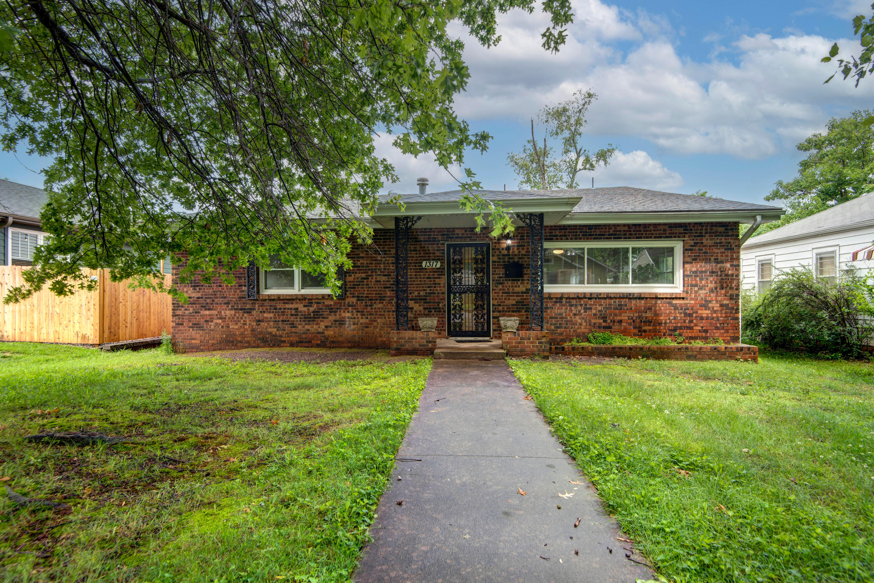 1317 South Maryland Avenue Property Photo 2
