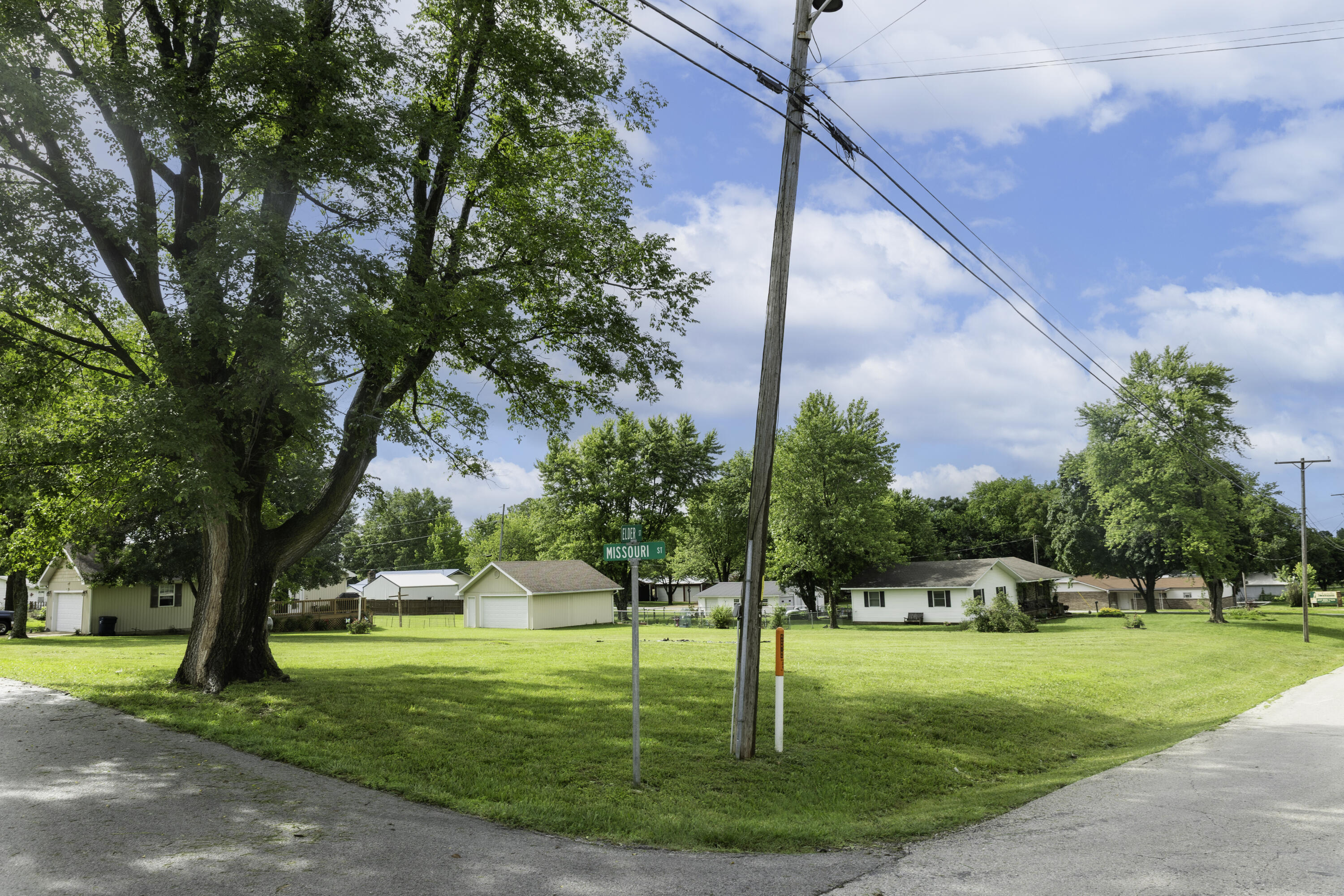 000 West Missouri Street Property Photo 1