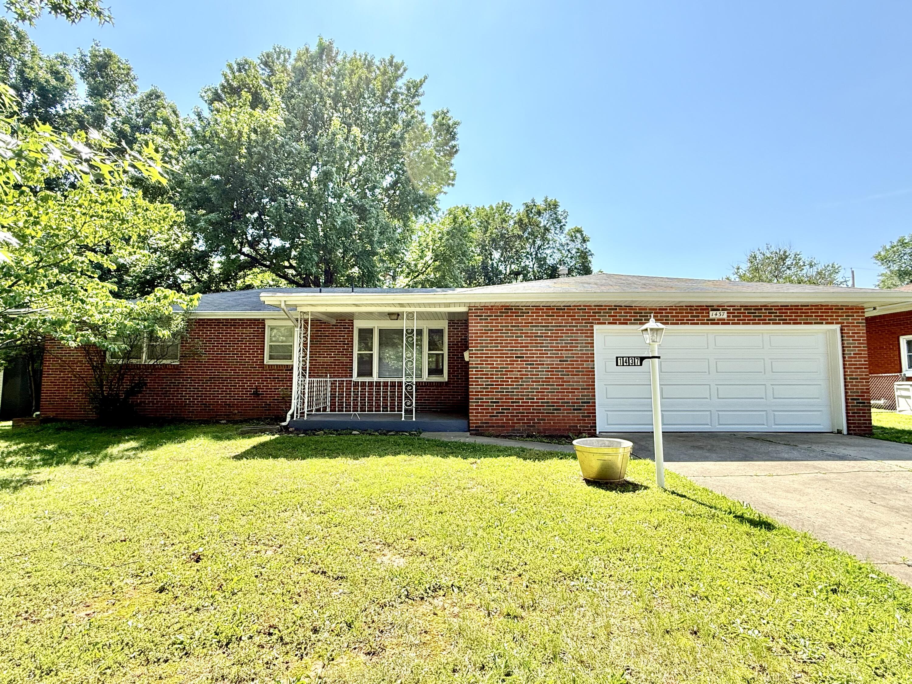 1437 South Catalina Avenue Property Photo 1